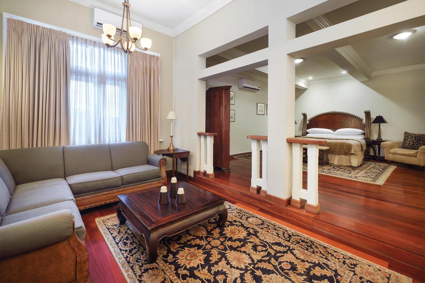 King Suite with Spa Bath, Terrace and Mountain View - Non-Smoking