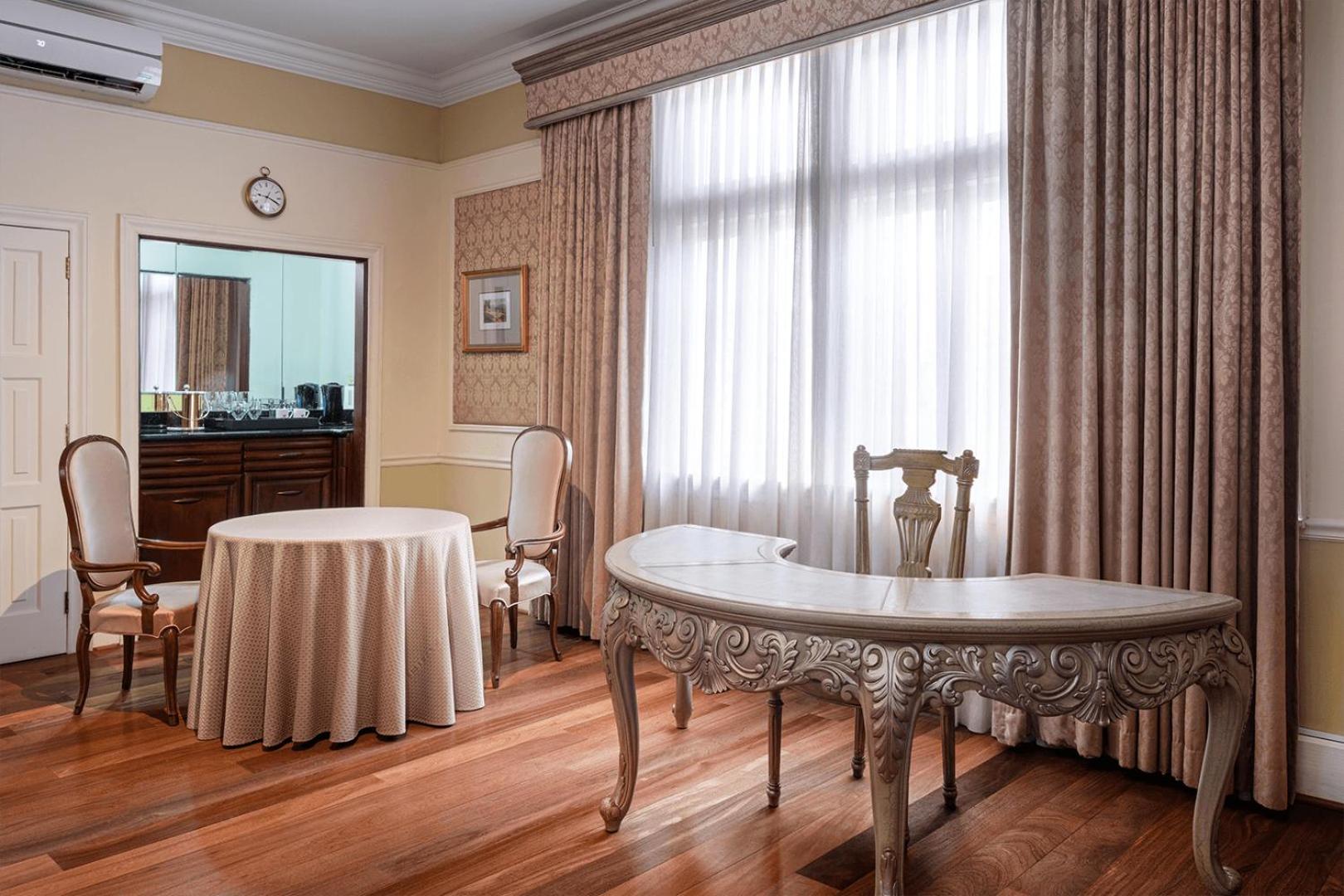 King Suite with Spa Bath, Terrace, Sitting and Dining Area - Non-Smoking photo 2