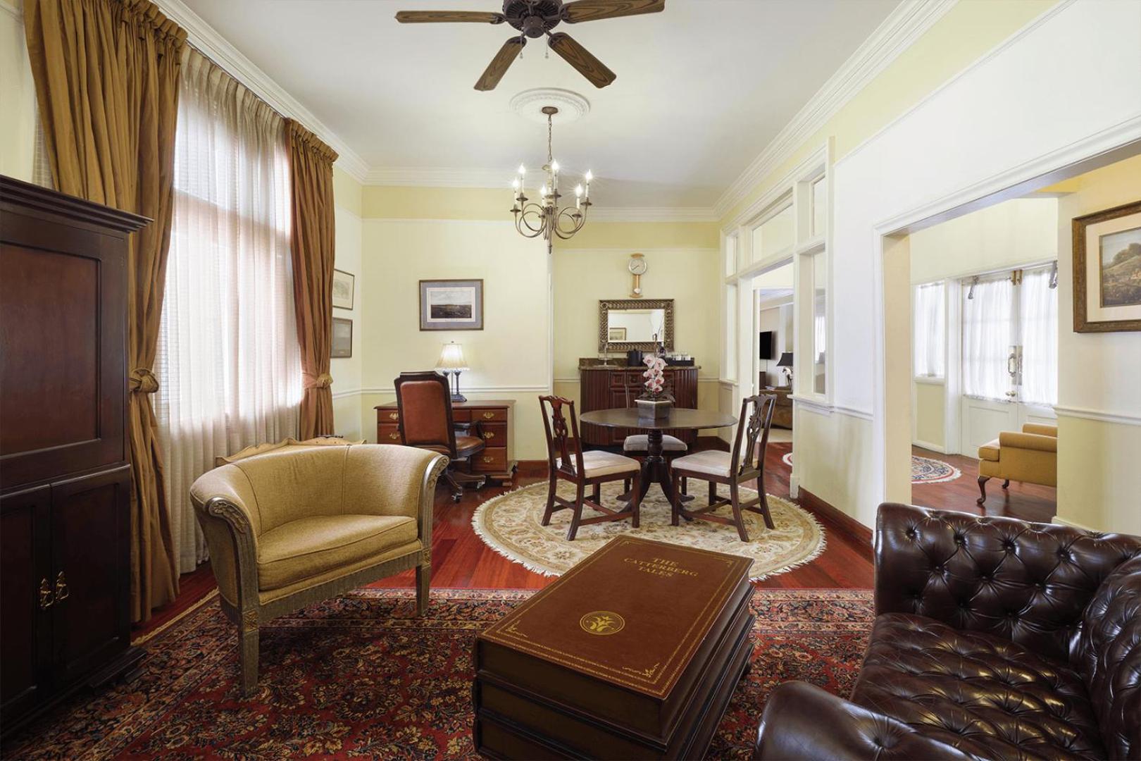 King Suite with Terrace, Sitting Area, Dining Area, Wet Bar and Bath Tub - Non-Smoking photo 3