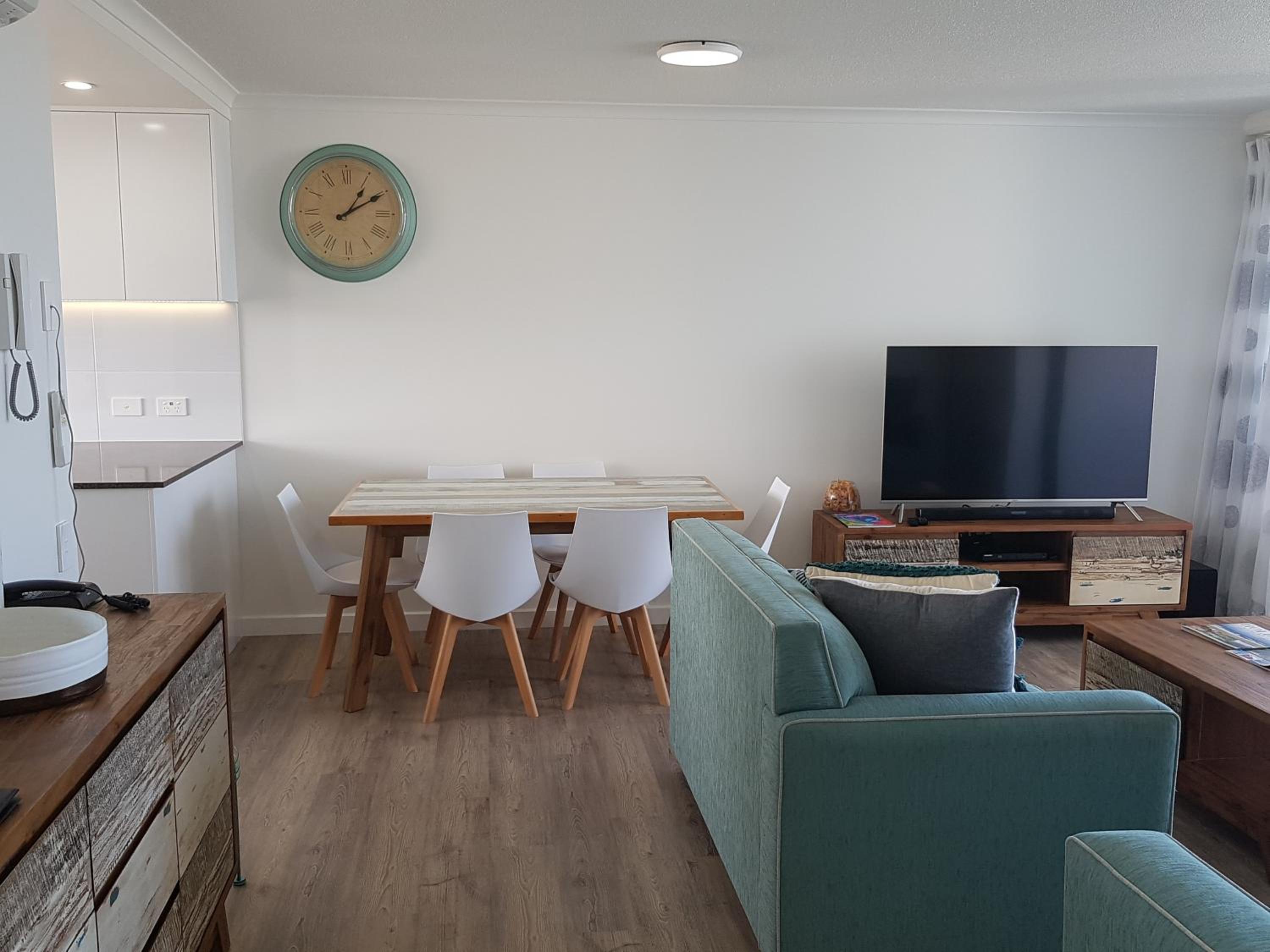 Two-Bedroom Deluxe Apartment with Ocean View photo 2