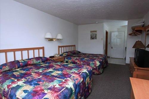 Two Queen Balcony Ocean View Room photo 2