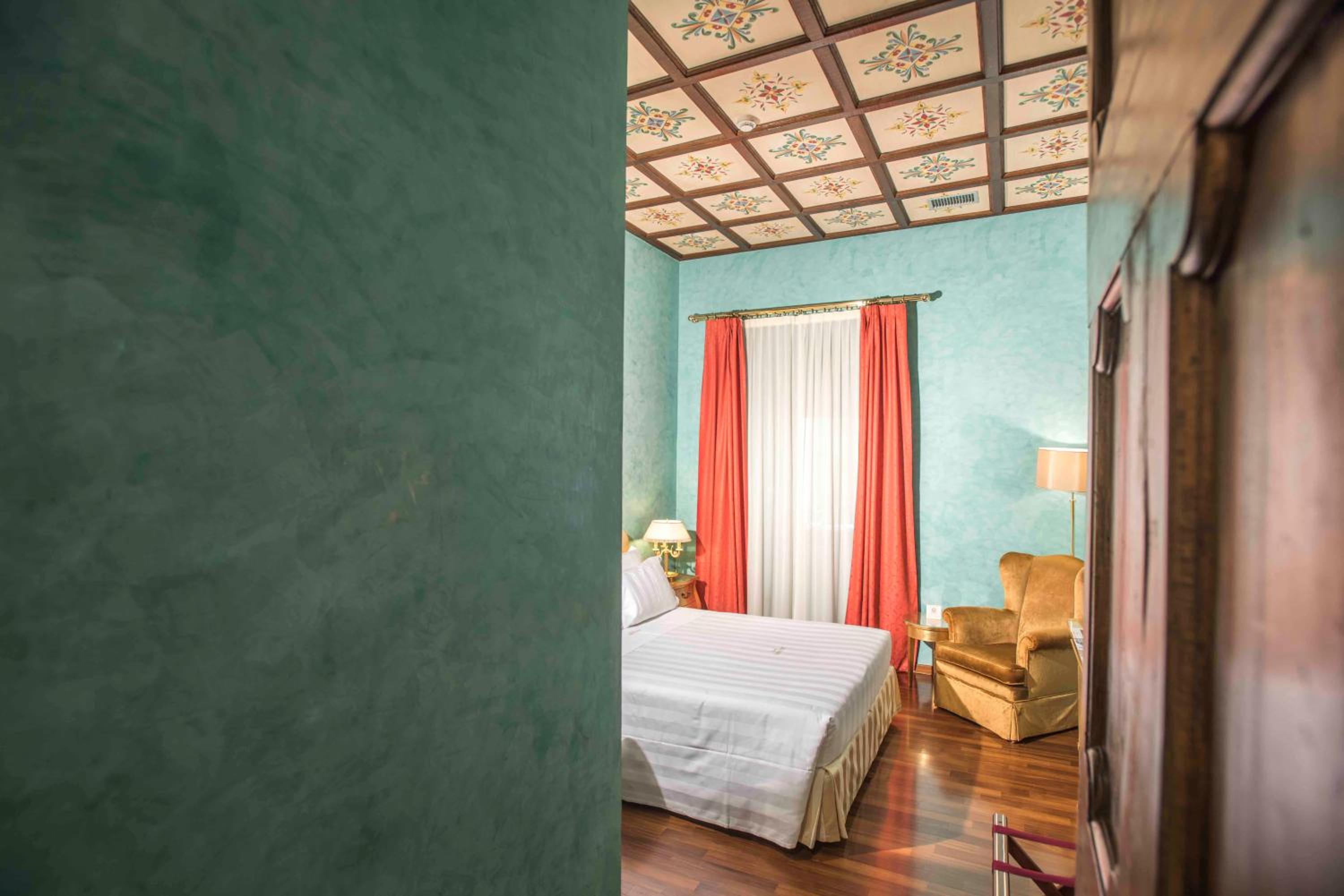 Deluxe Double Room with Spa Bath - Tower thumbnail 6