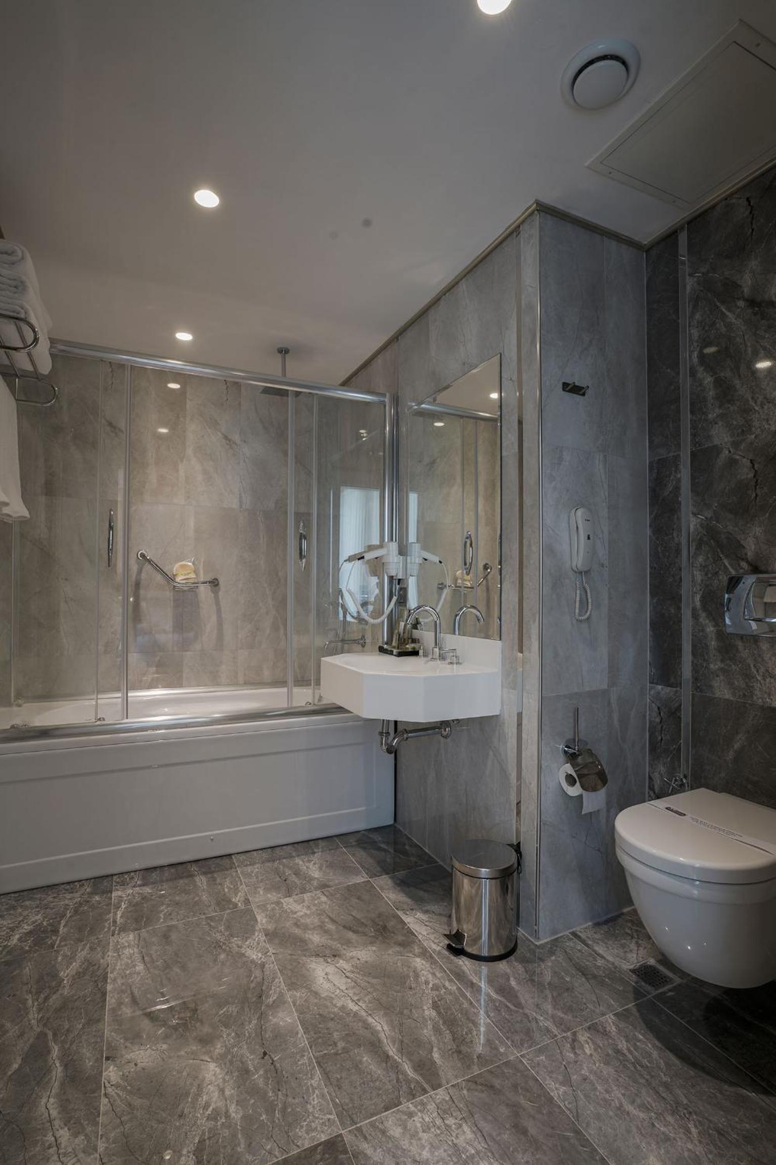 Standard Double Room - Photo 10