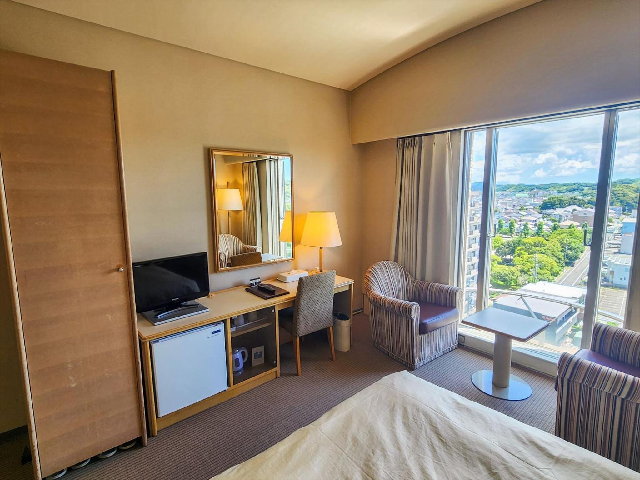 Double Room-Non-Smoking - Photo 2