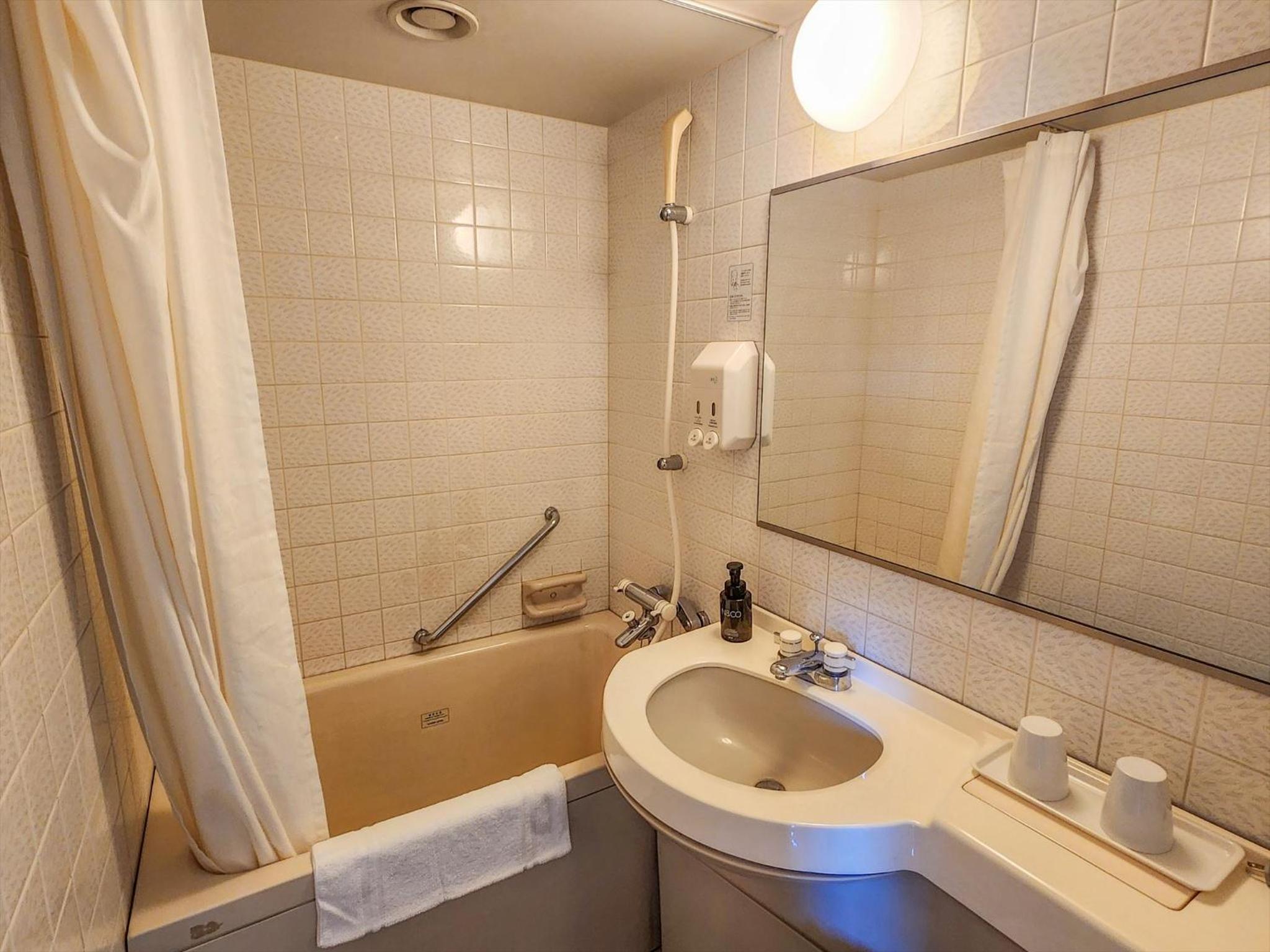 Double Room-Non-Smoking - Photo 4