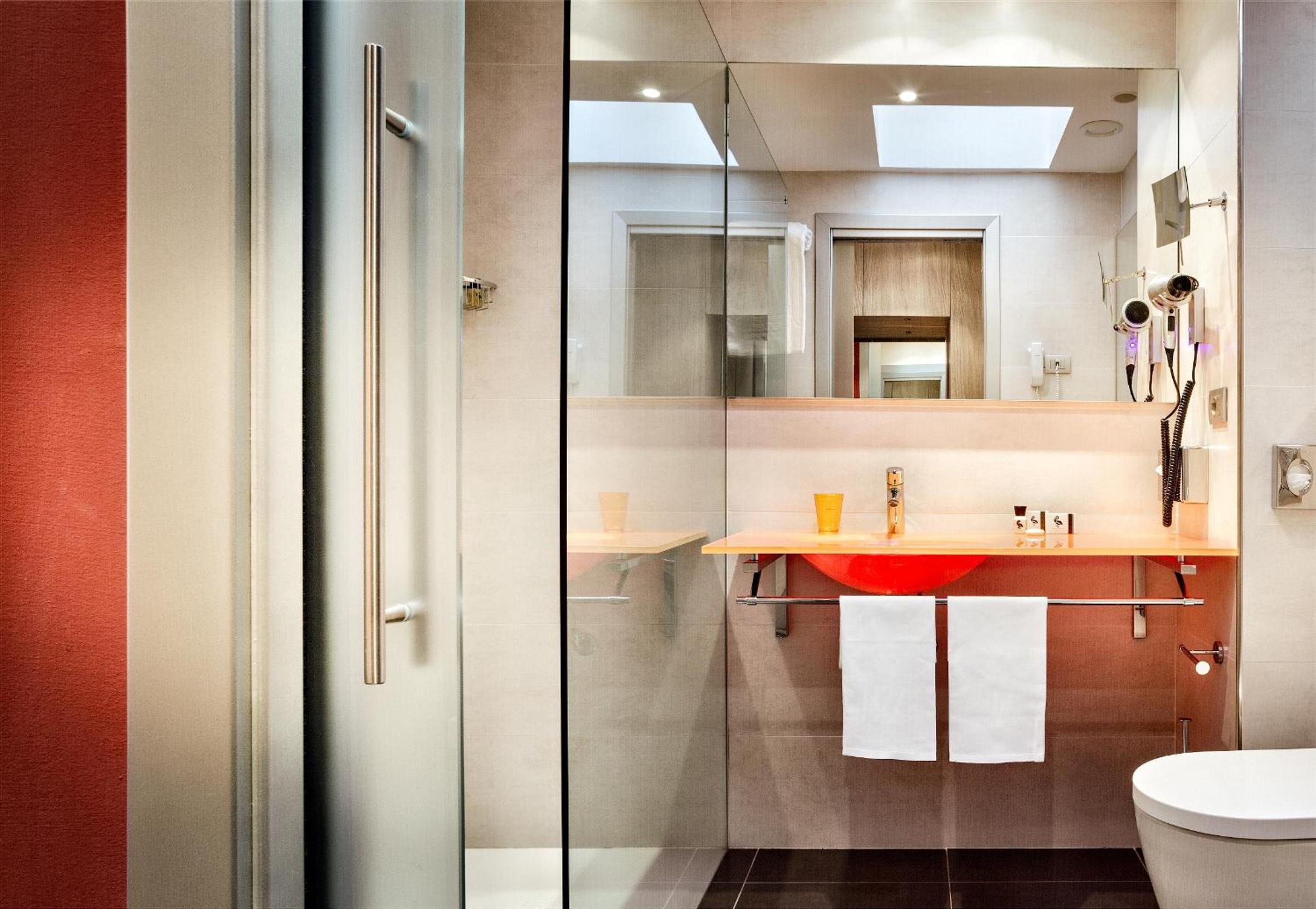 Standard Double or Twin Room - Photo 2