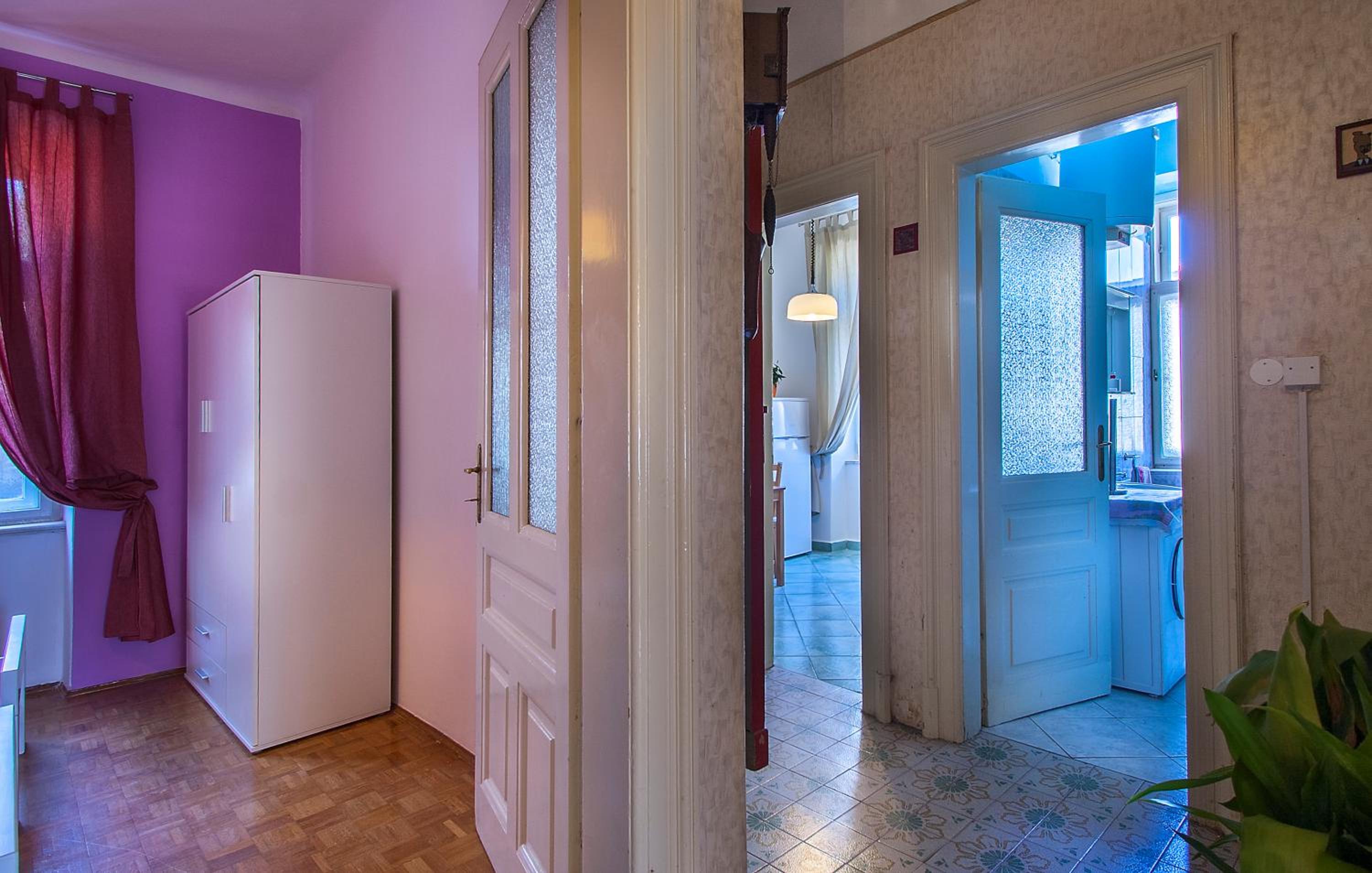 Two-Bedroom Apartment - Photo 2