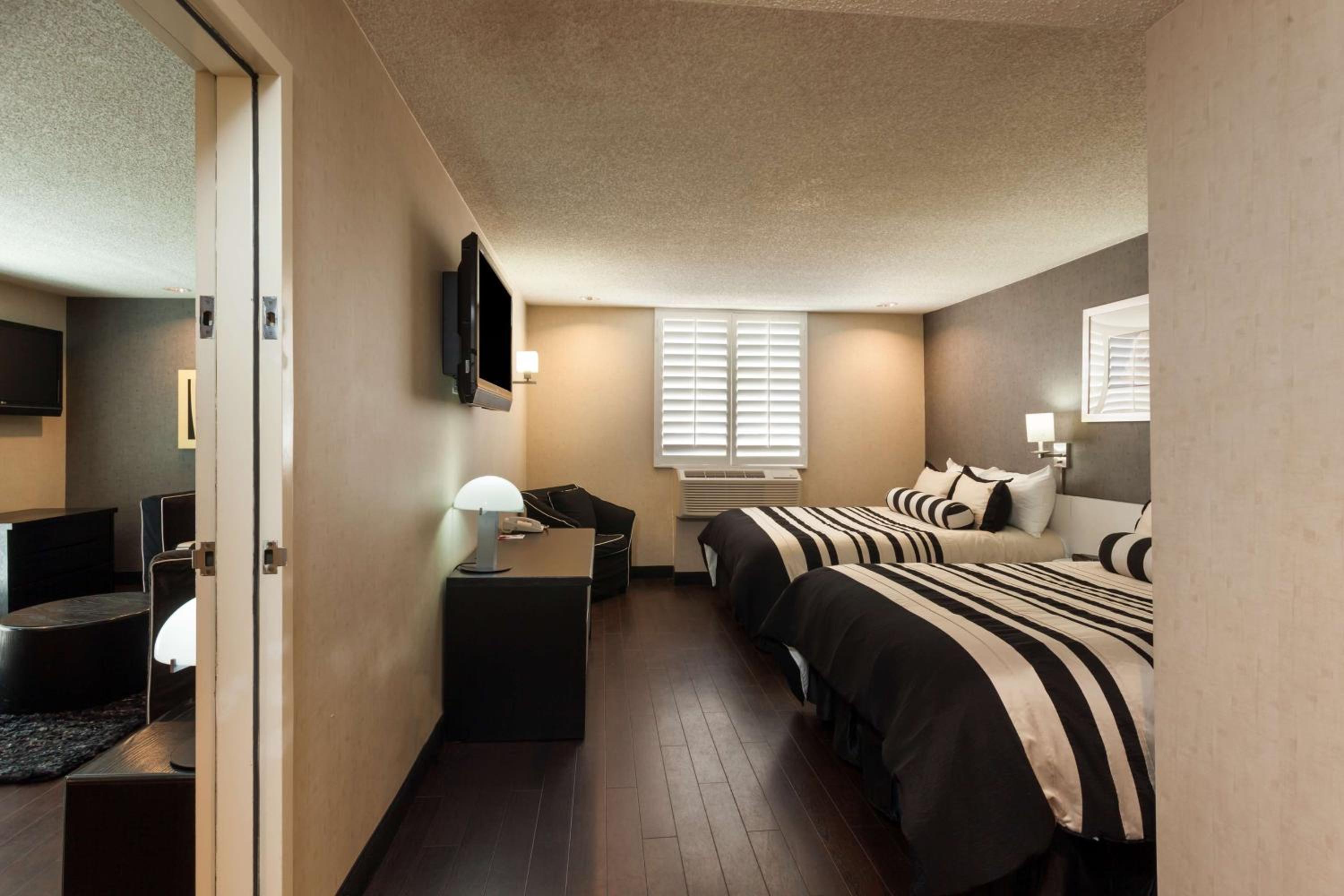 Double Room with Two Double Beds photo 3