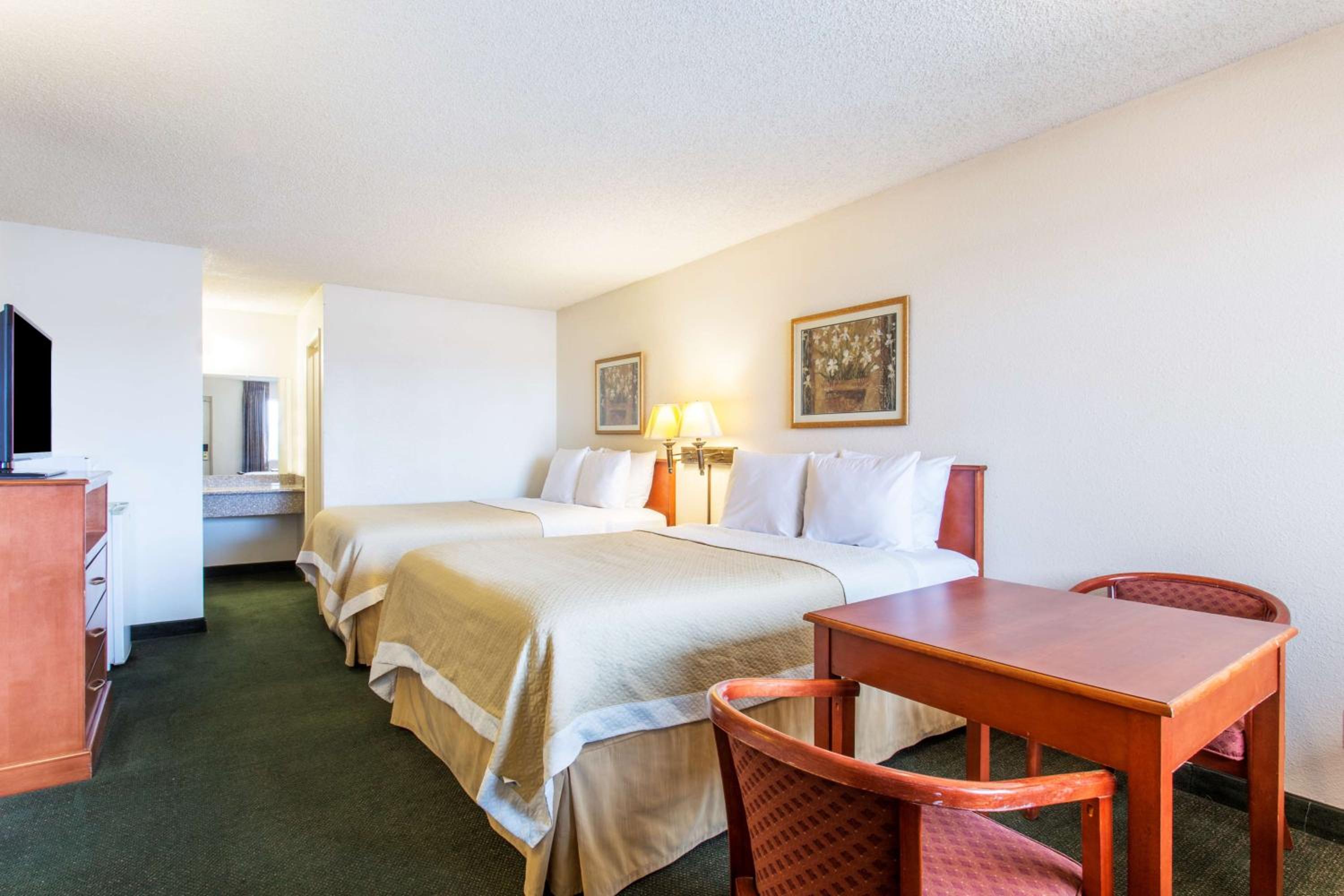 Queen Room With Two Queen Beds - Disability Access/Non-Smoking photo 2