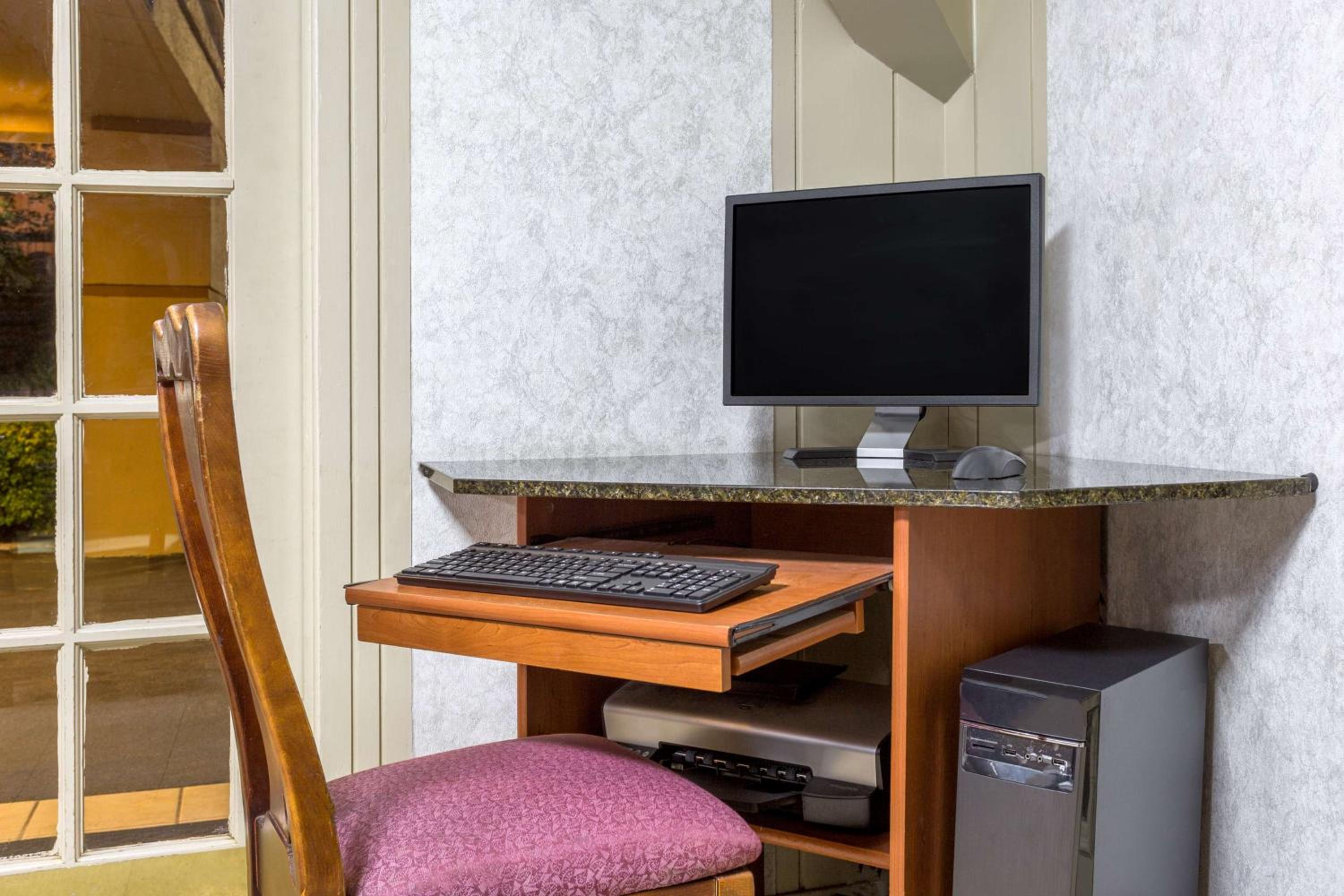 Business King Room - Photo 8