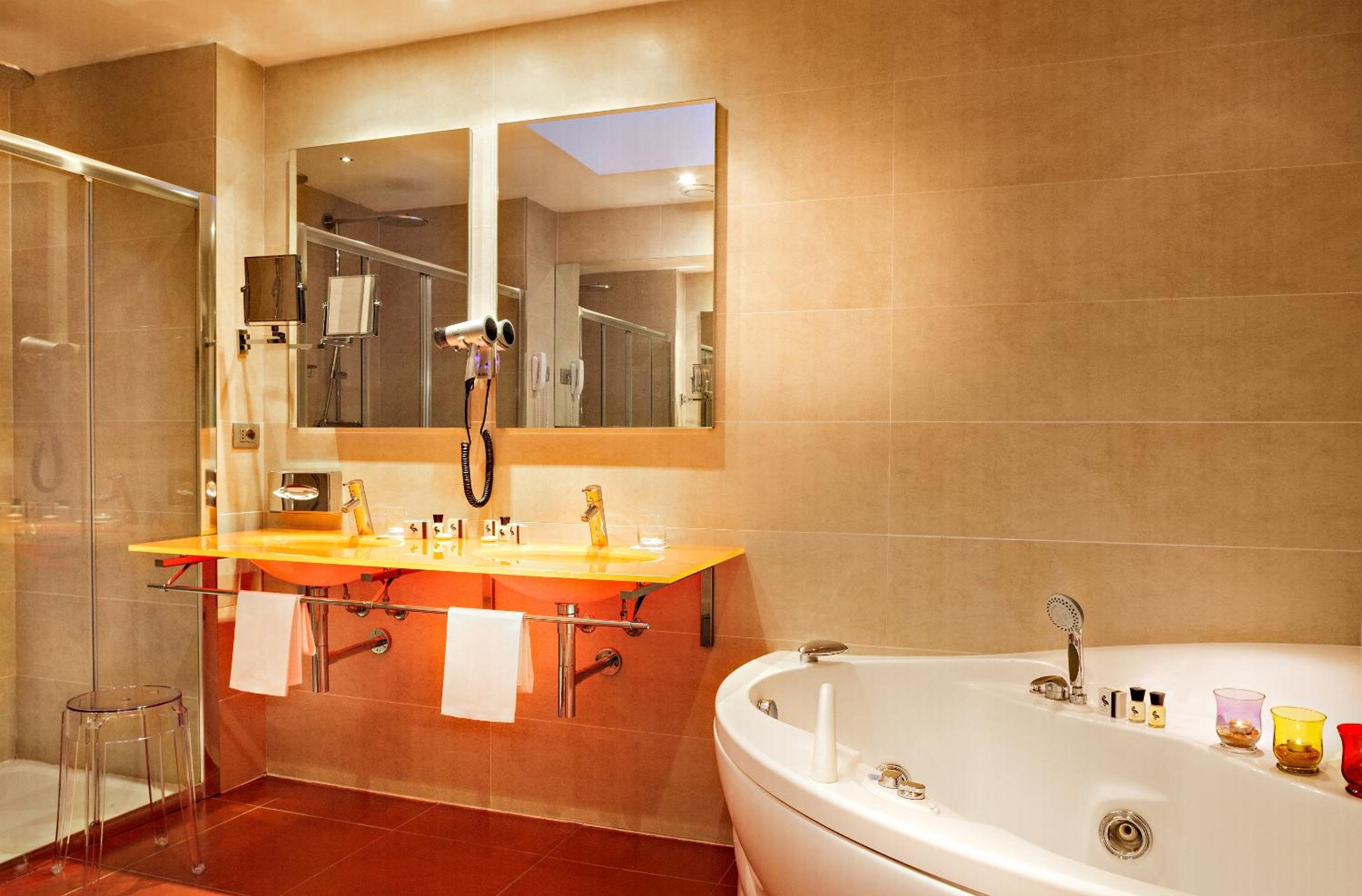 Suite with Jacuzzi - Photo 10