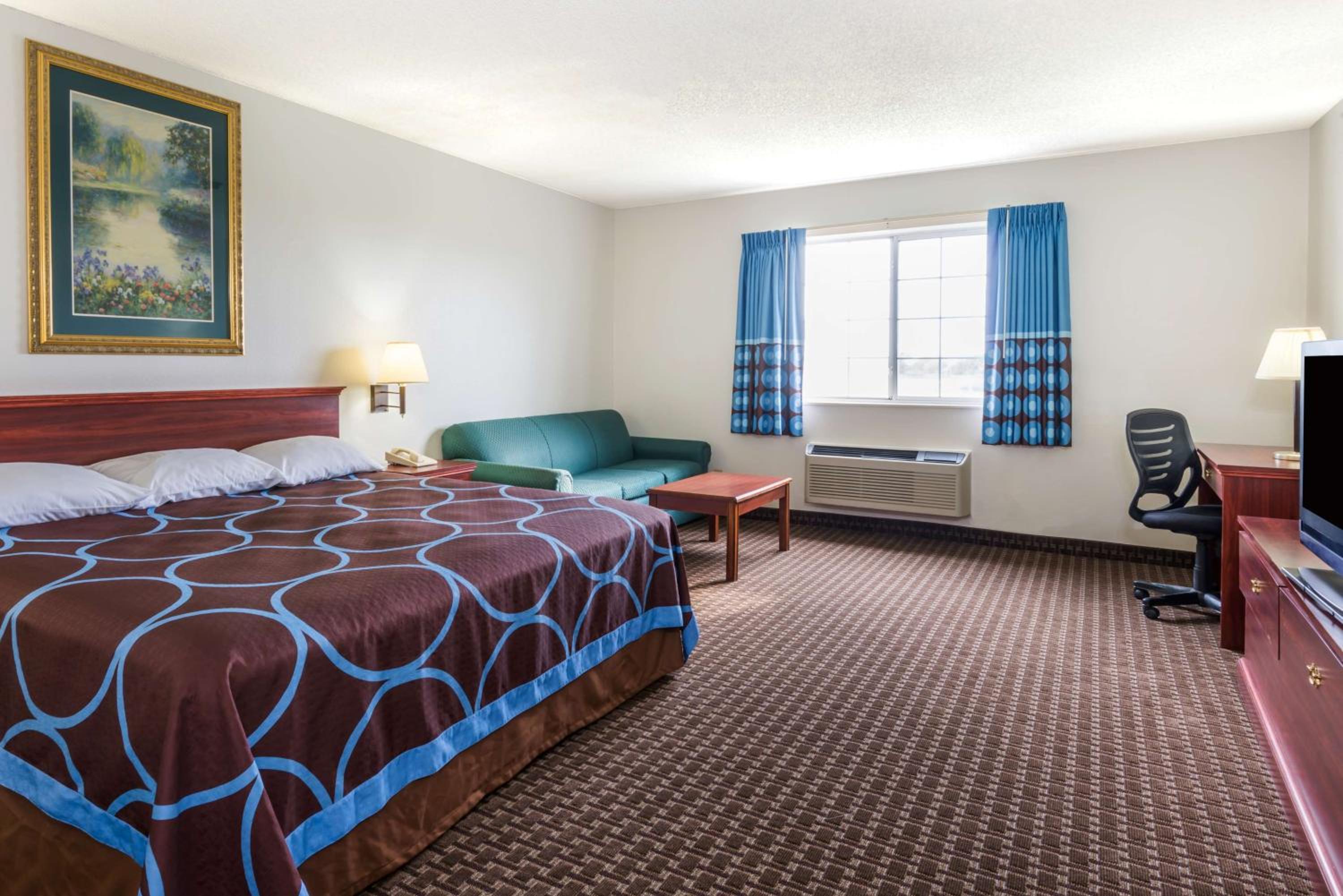 Deluxe King Room - Non-Smoking - Photo 2