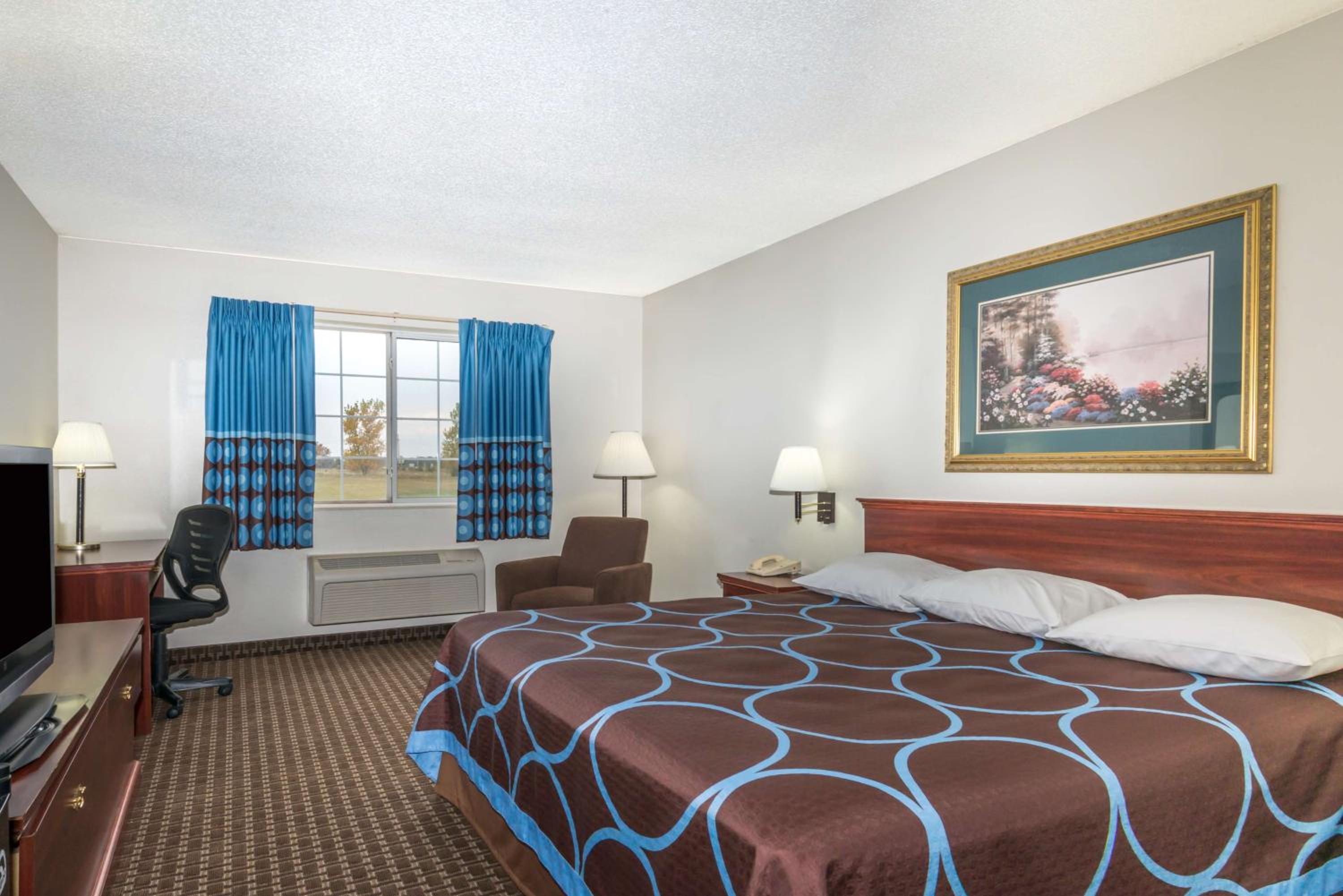 King Room - Non-Smoking - Photo 1