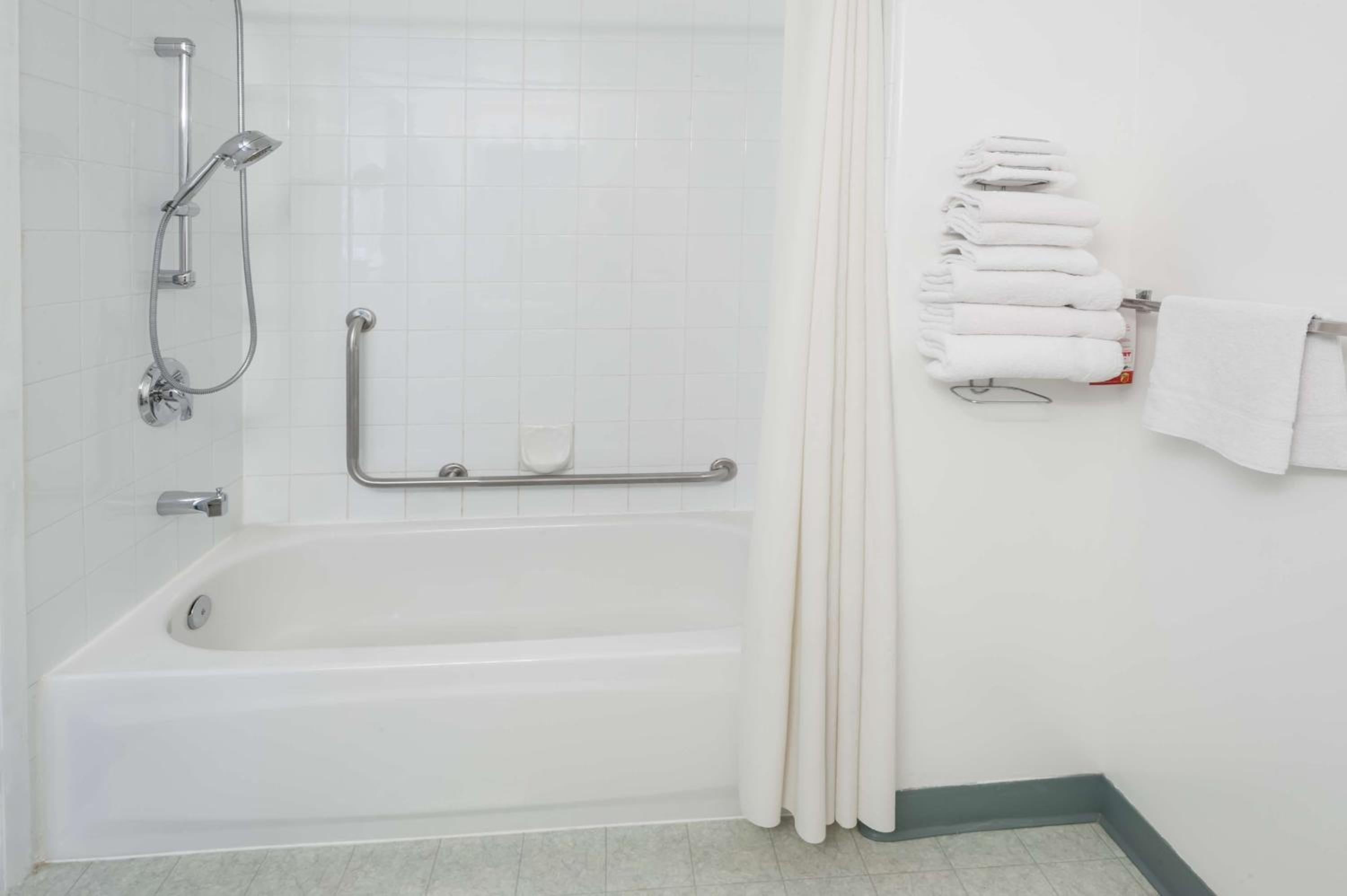Queen Room - Disability Access/Non-Smoking - Photo 2