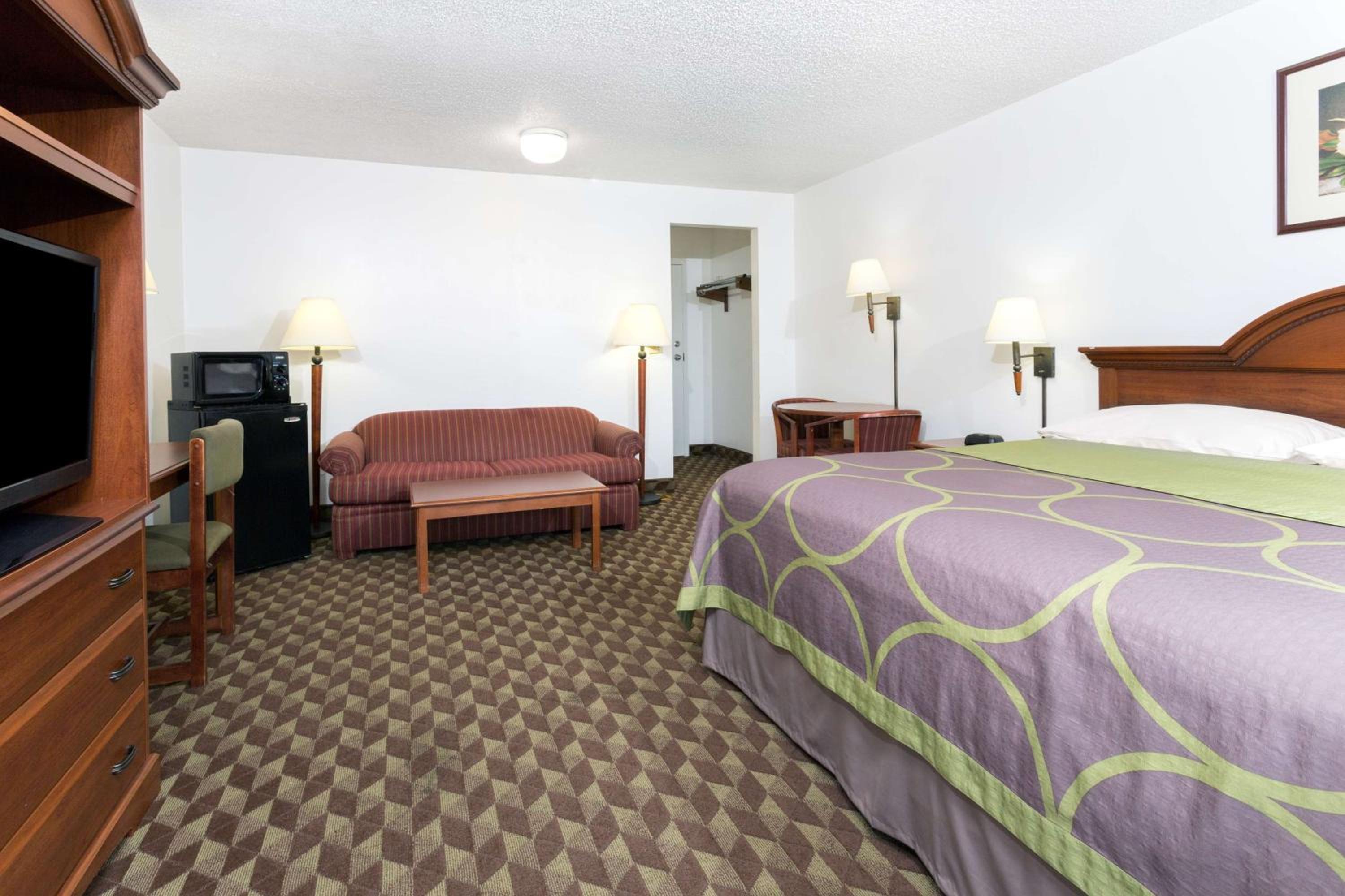 King Studio Suite - Non-Smoking - Photo 4