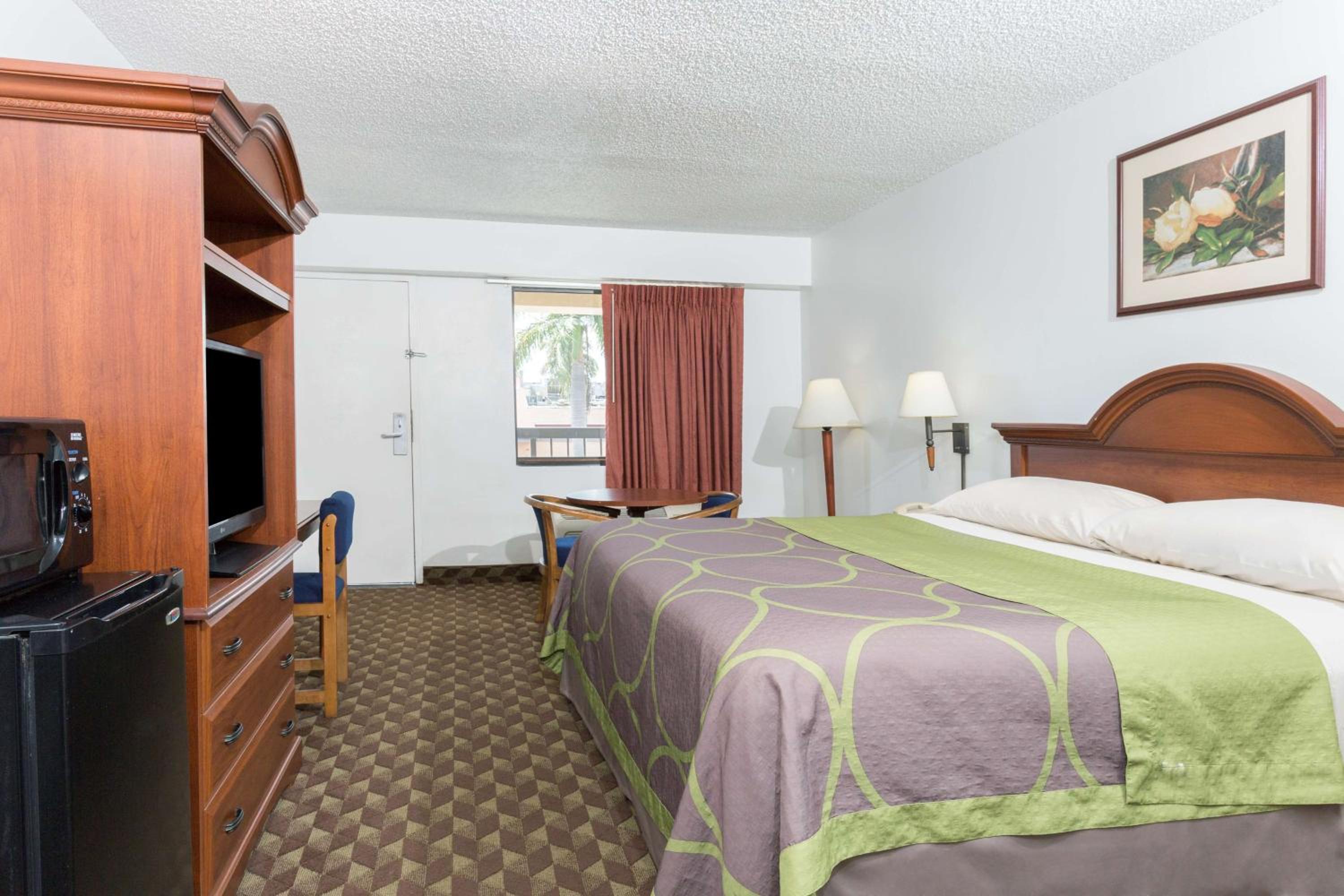 King Room- Non-Smoking - Photo 2
