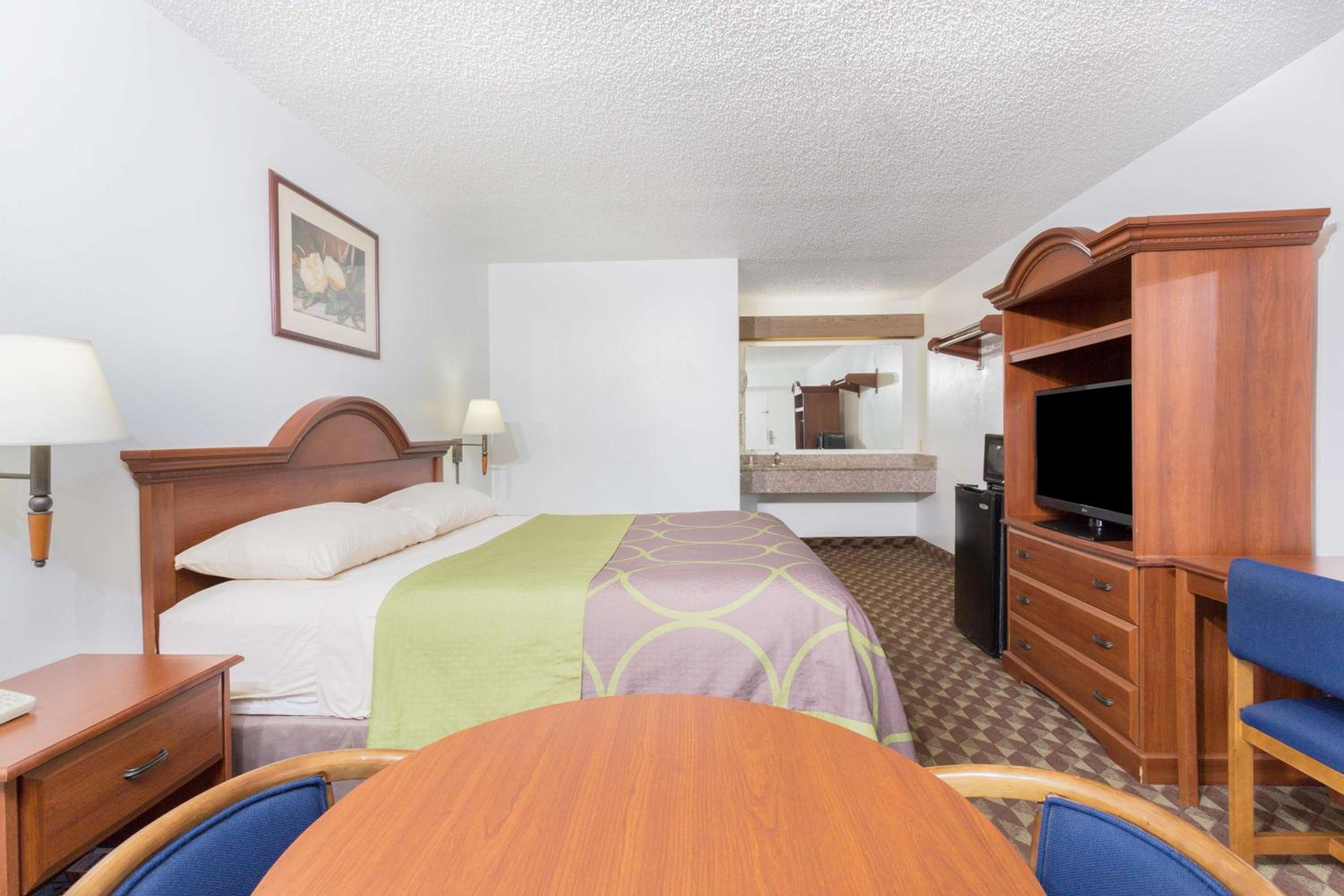 King Room- Non-Smoking - Photo 3