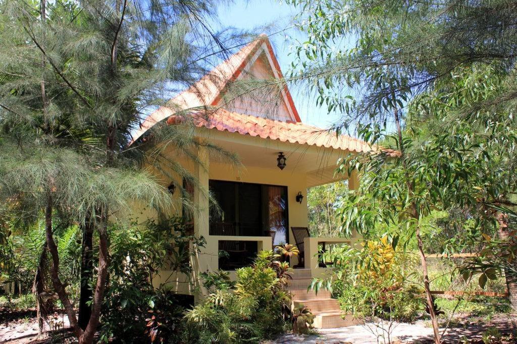 Family Bungalow with Fan photo 3