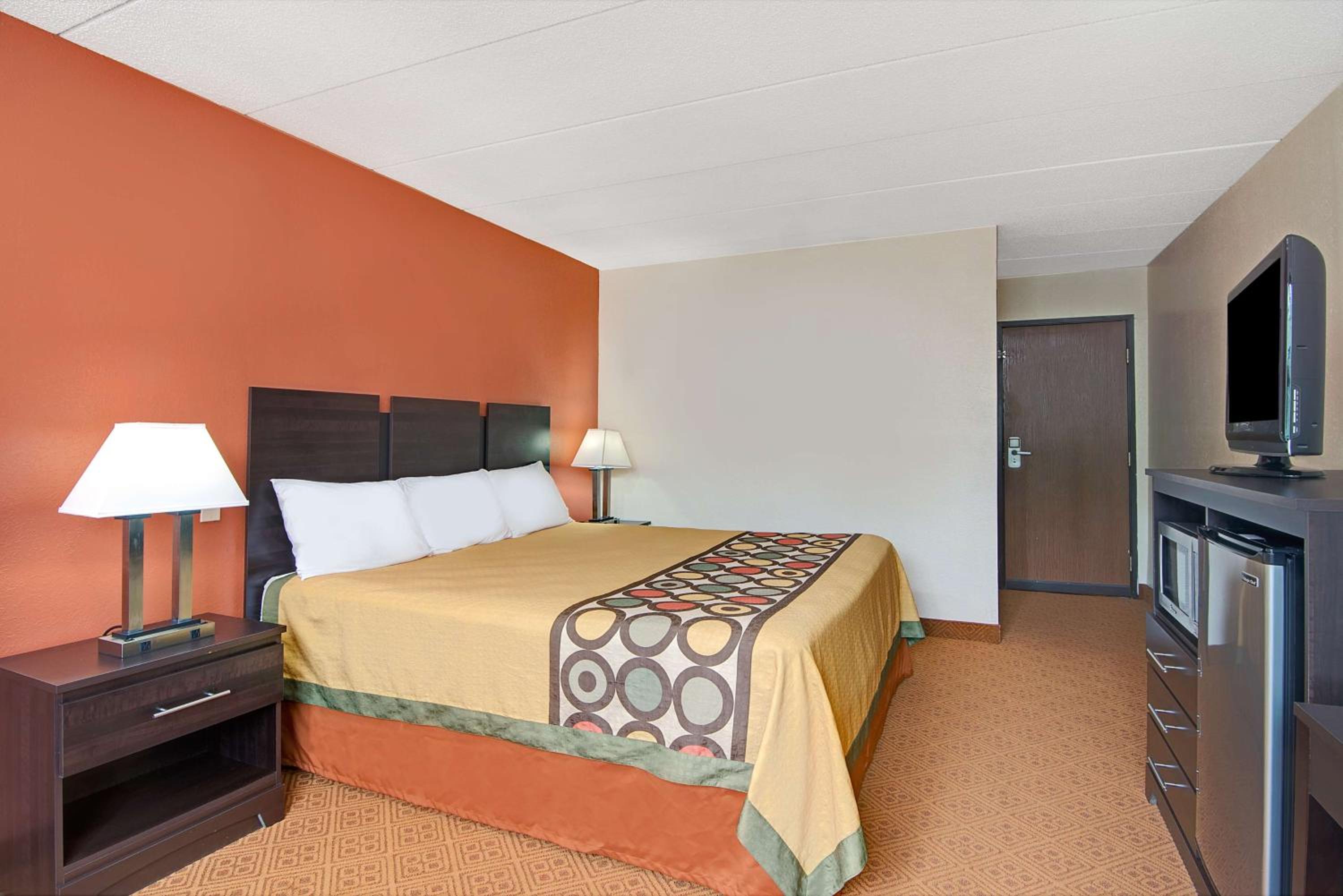 Deluxe King Room - Smoking - Photo 4
