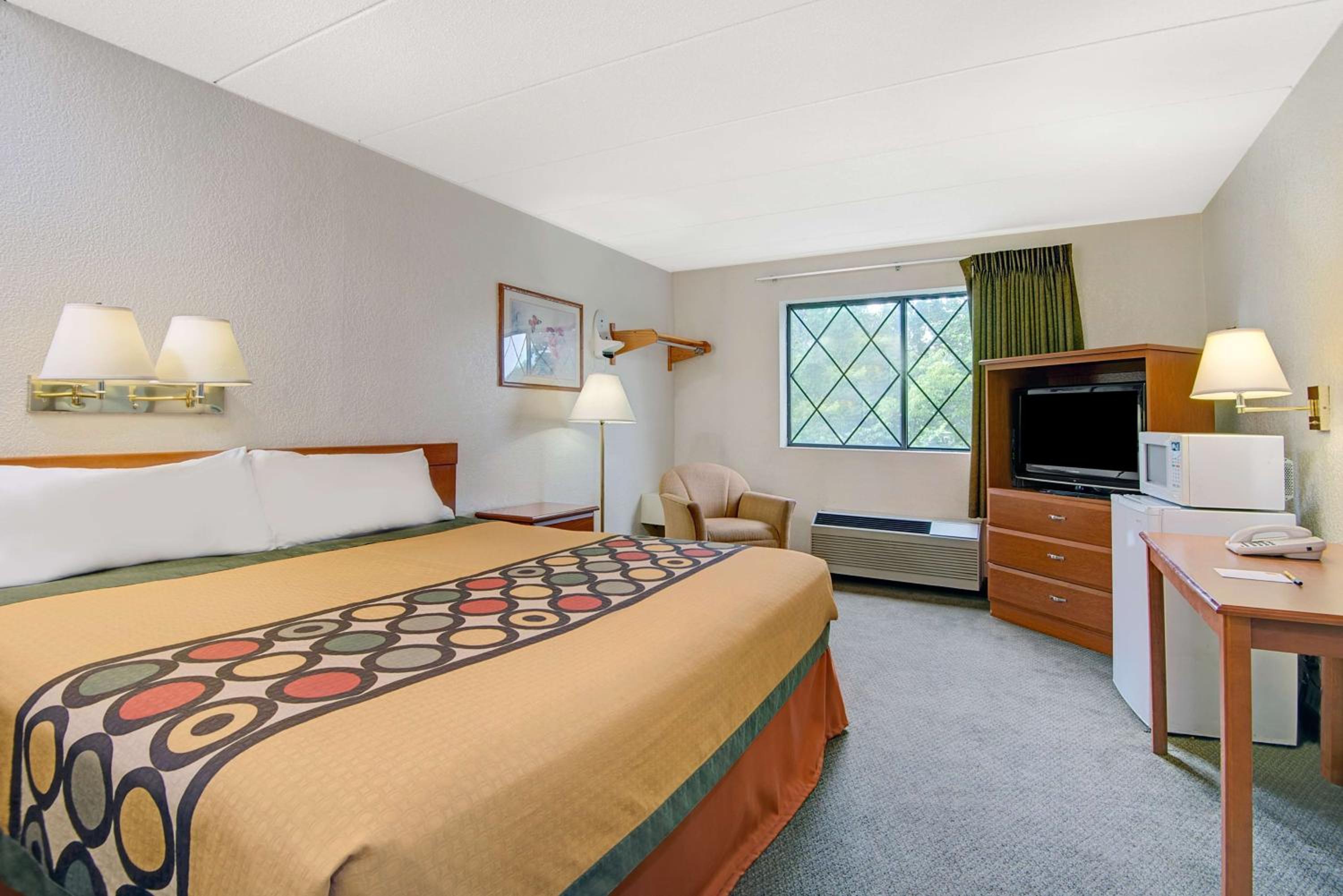 Deluxe King Room - Smoking - Photo 2