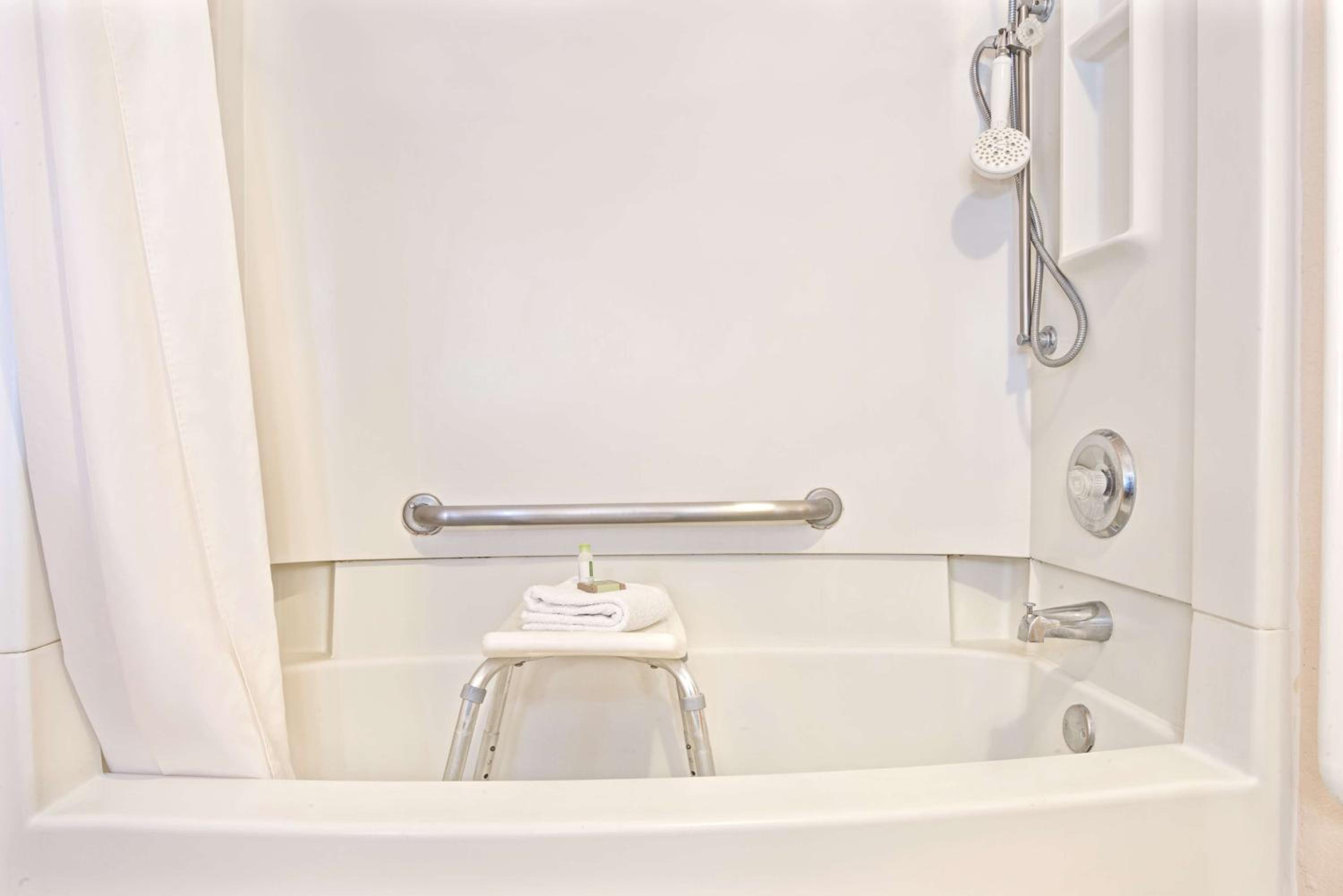 King Room - Disability Access/Non-Smoking - Photo 4