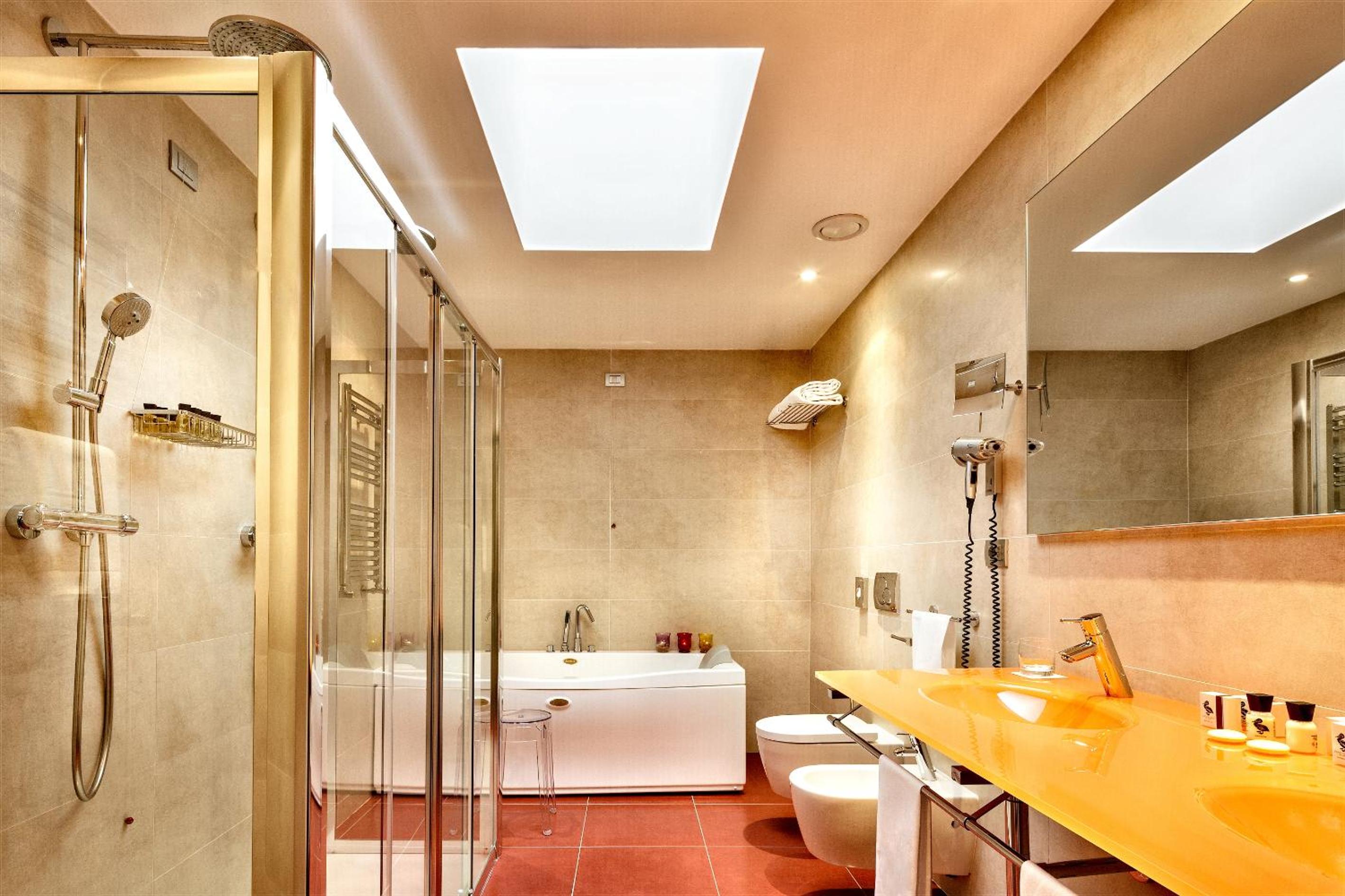 Suite with Jacuzzi - Photo 9