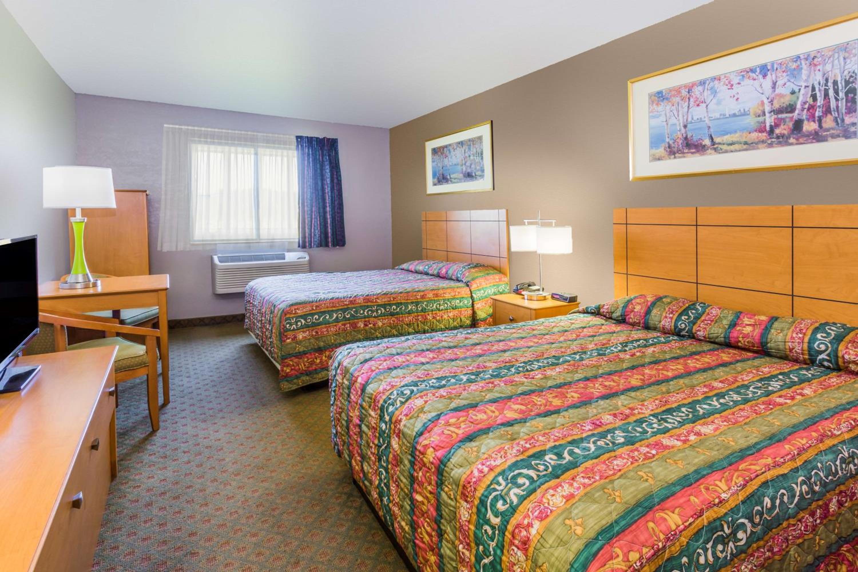 Queen Room with Two Queen Beds - Non-Smoking - Photo 1