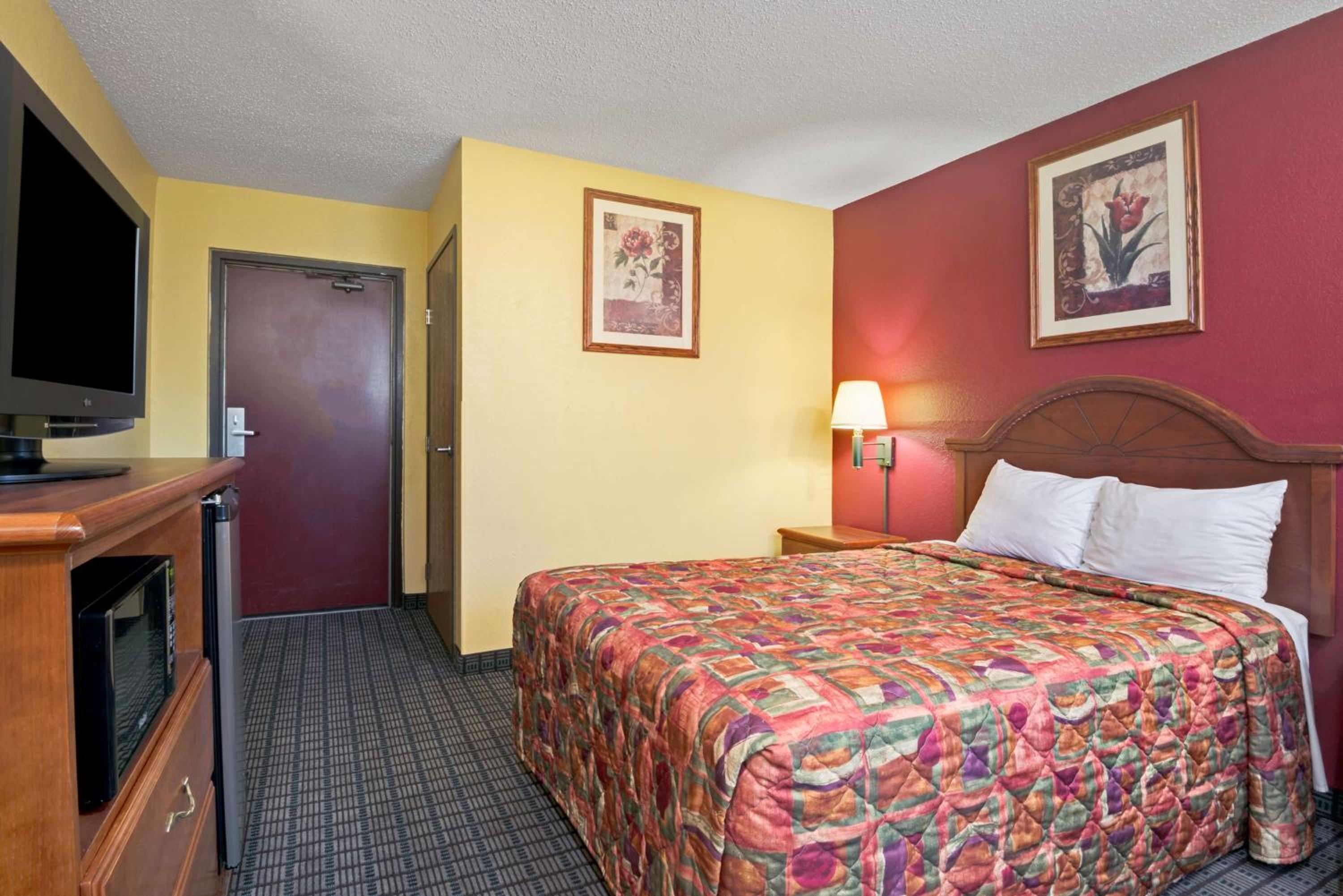 Double Room - Mobility Access/Non-Smoking - Photo 3