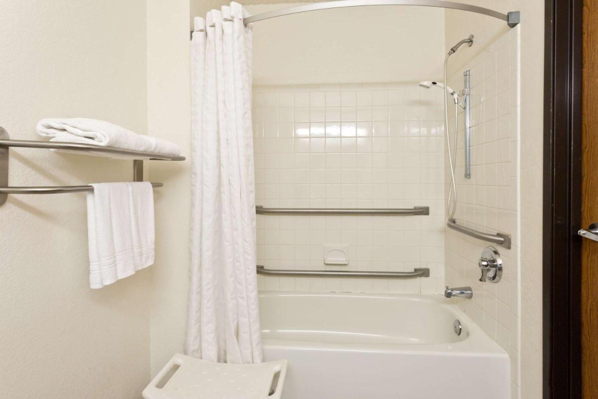 Queen Room - Disability Access/Non-Smoking - Photo 4