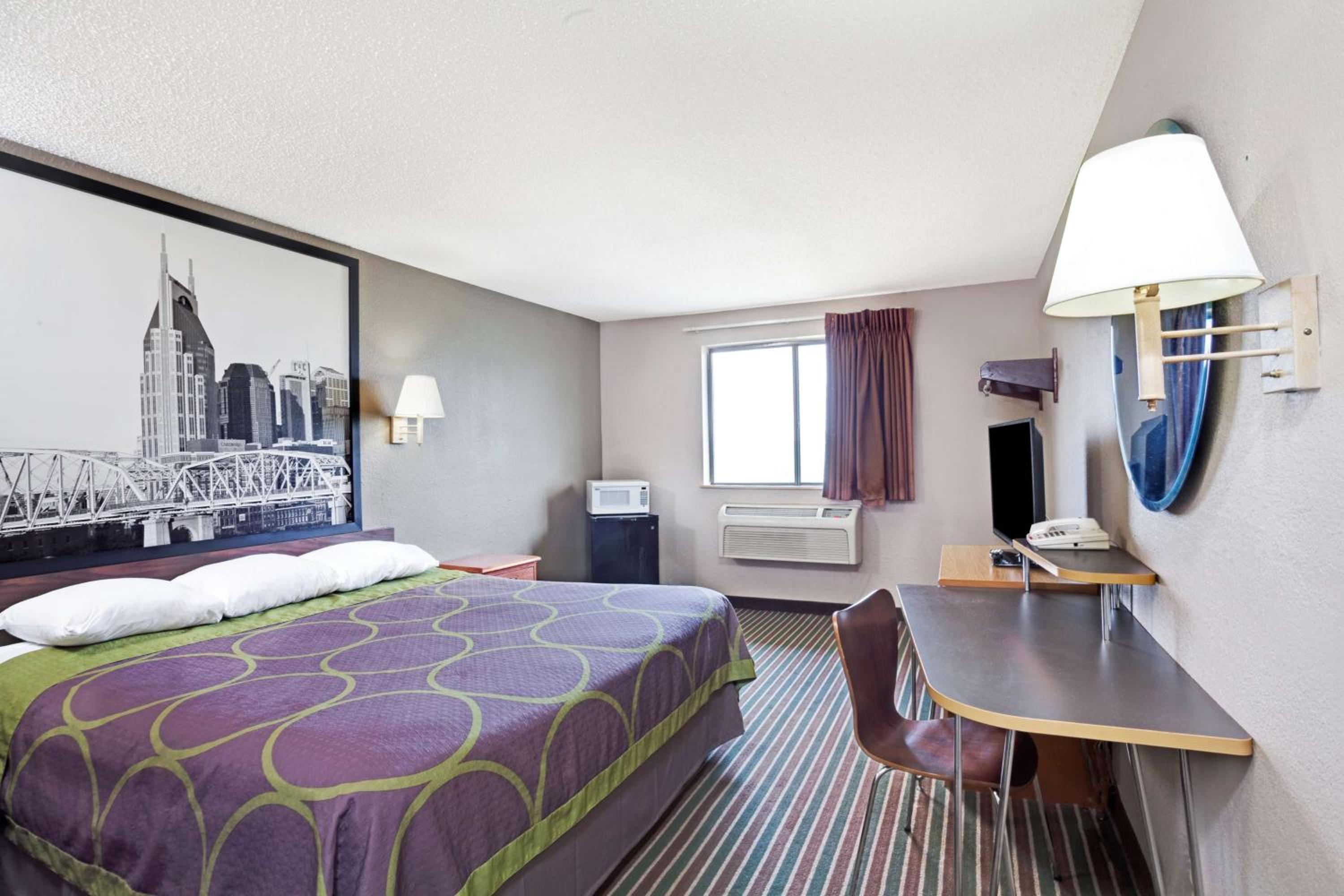 King Room - Non-Smoking - Photo 1