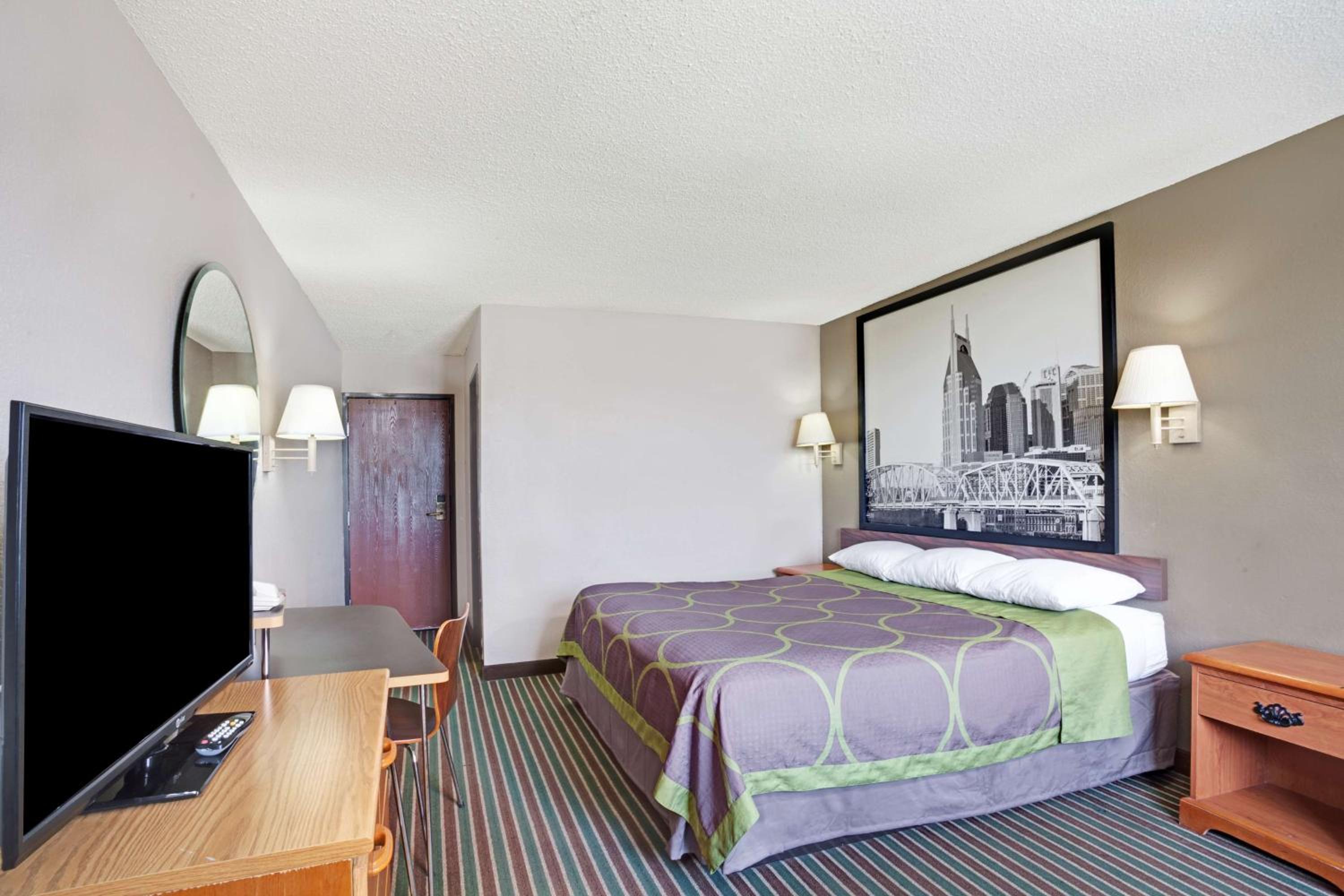King Room - Non-Smoking - Photo 2