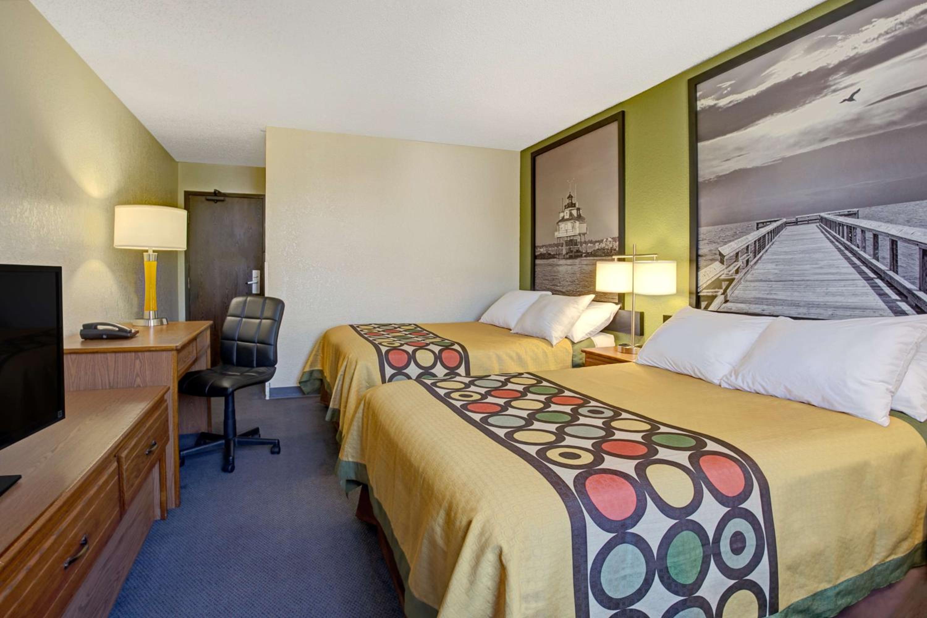 Deluxe Double Room with Two Double Beds - Non-Smoking - Photo 6