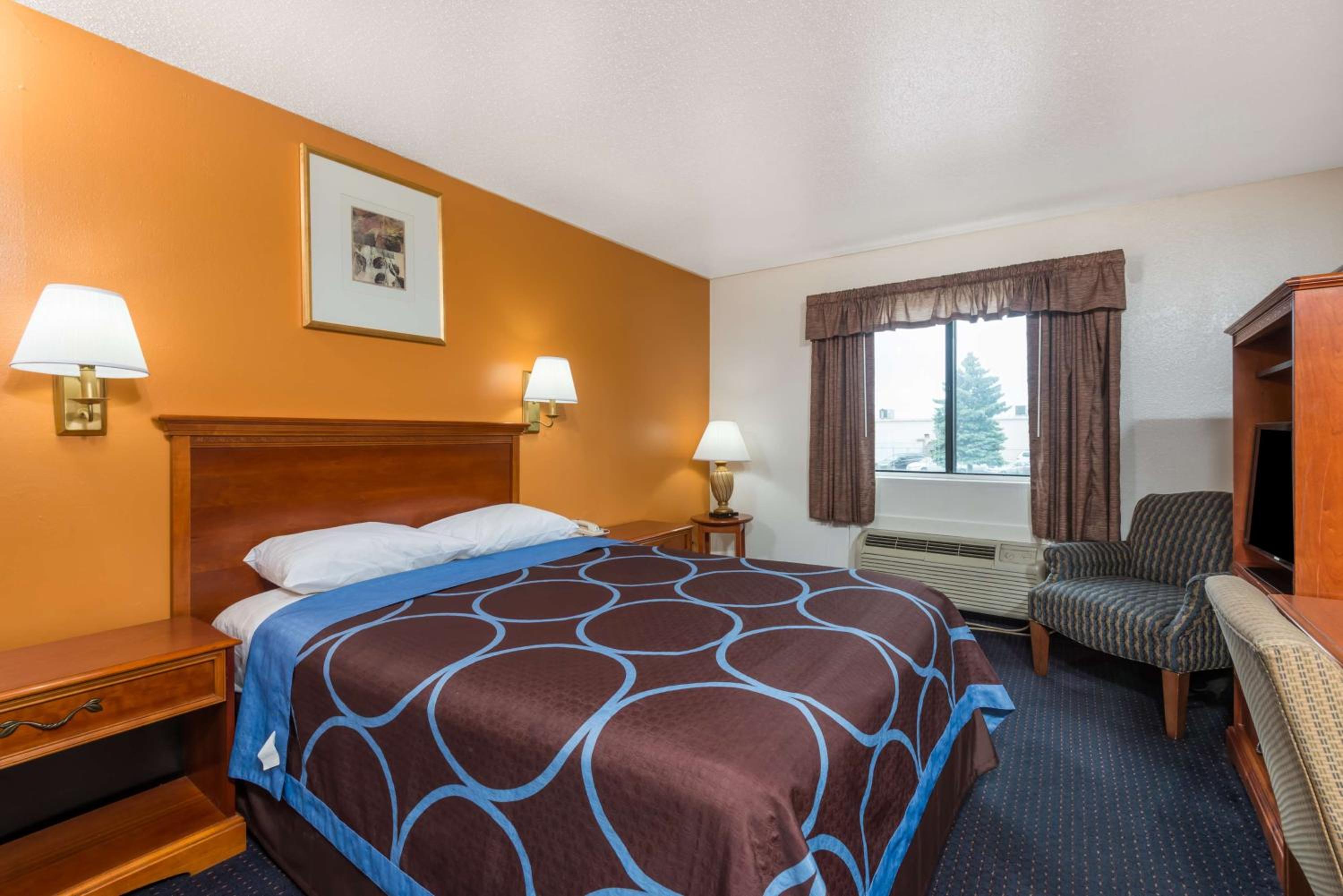 Studio Suite with Four Queen Beds - Non-Smoking photo 1