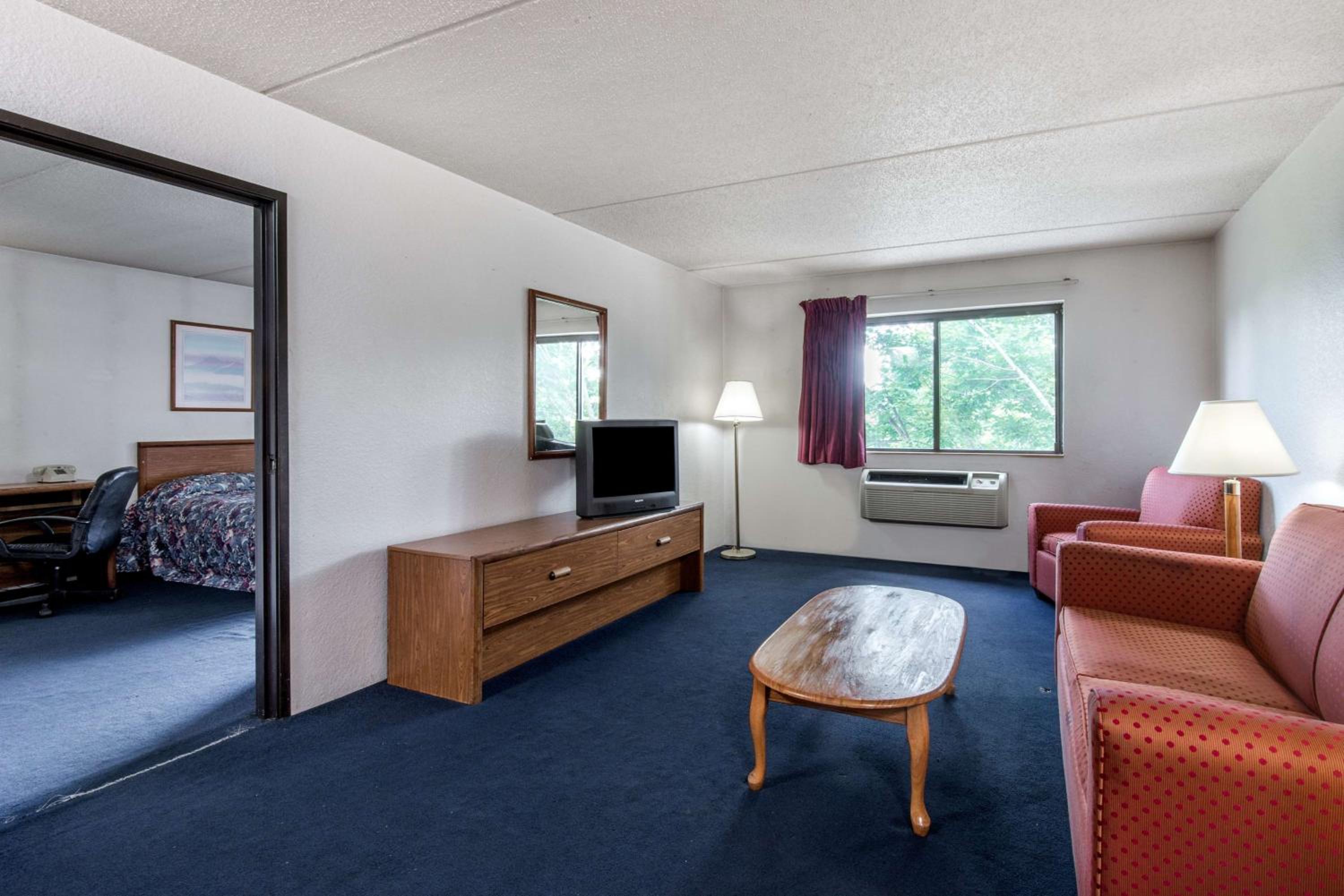 King Suite - Non-Smoking - Photo 1