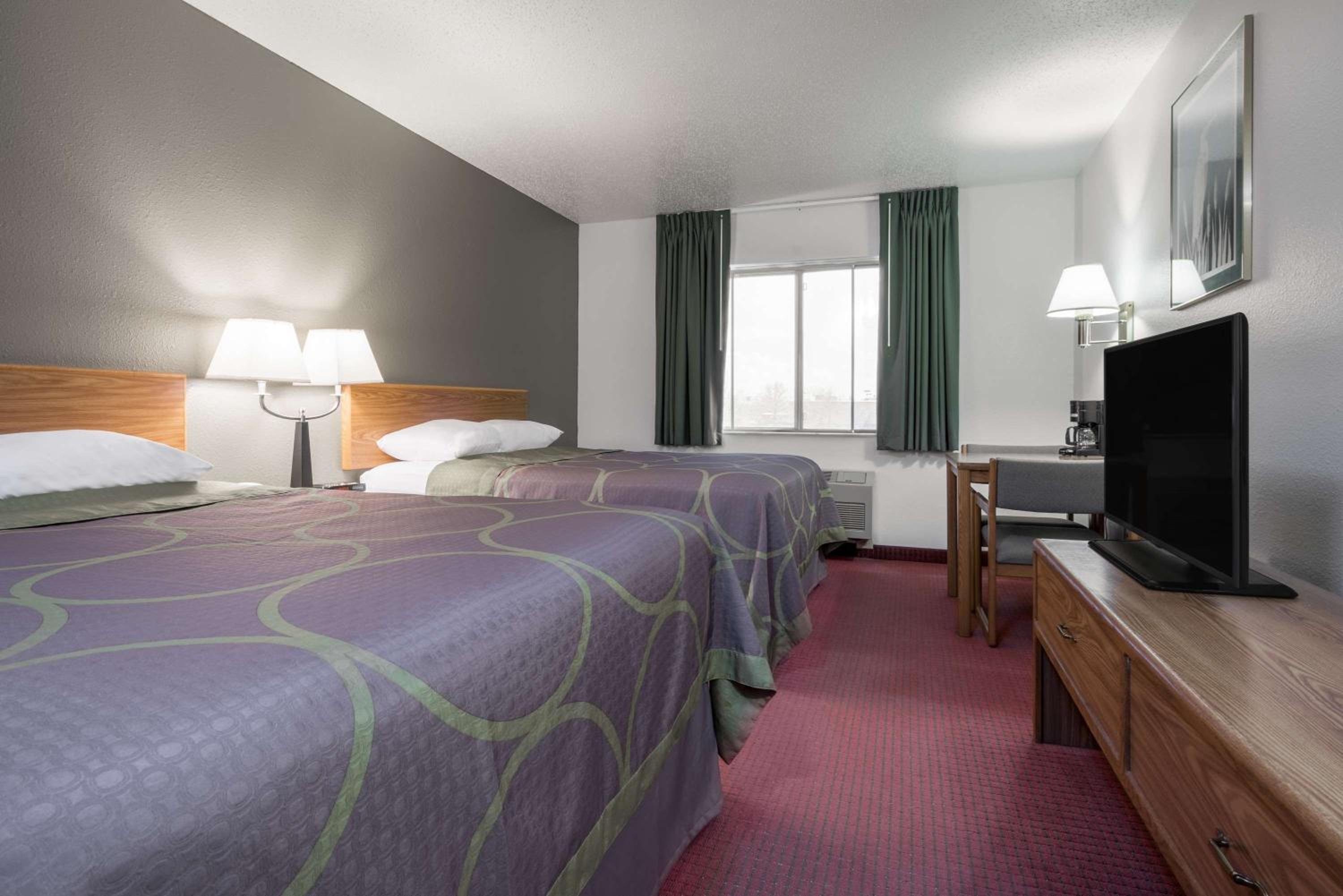 Queen Room with Two Queen Beds - Non-Smoking photo 1