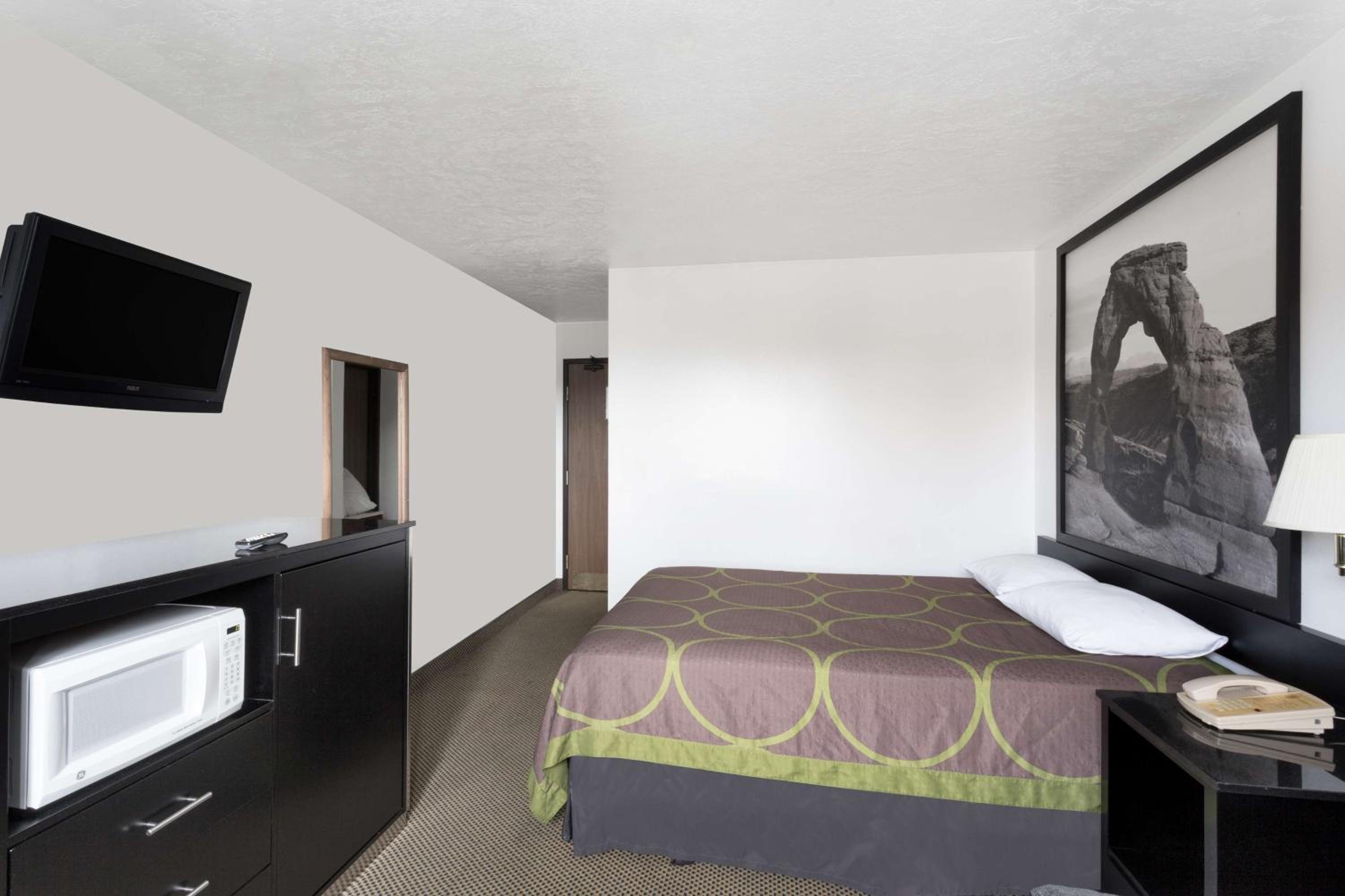 Queen Room - Disability Access/Non-Smoking - Photo 1
