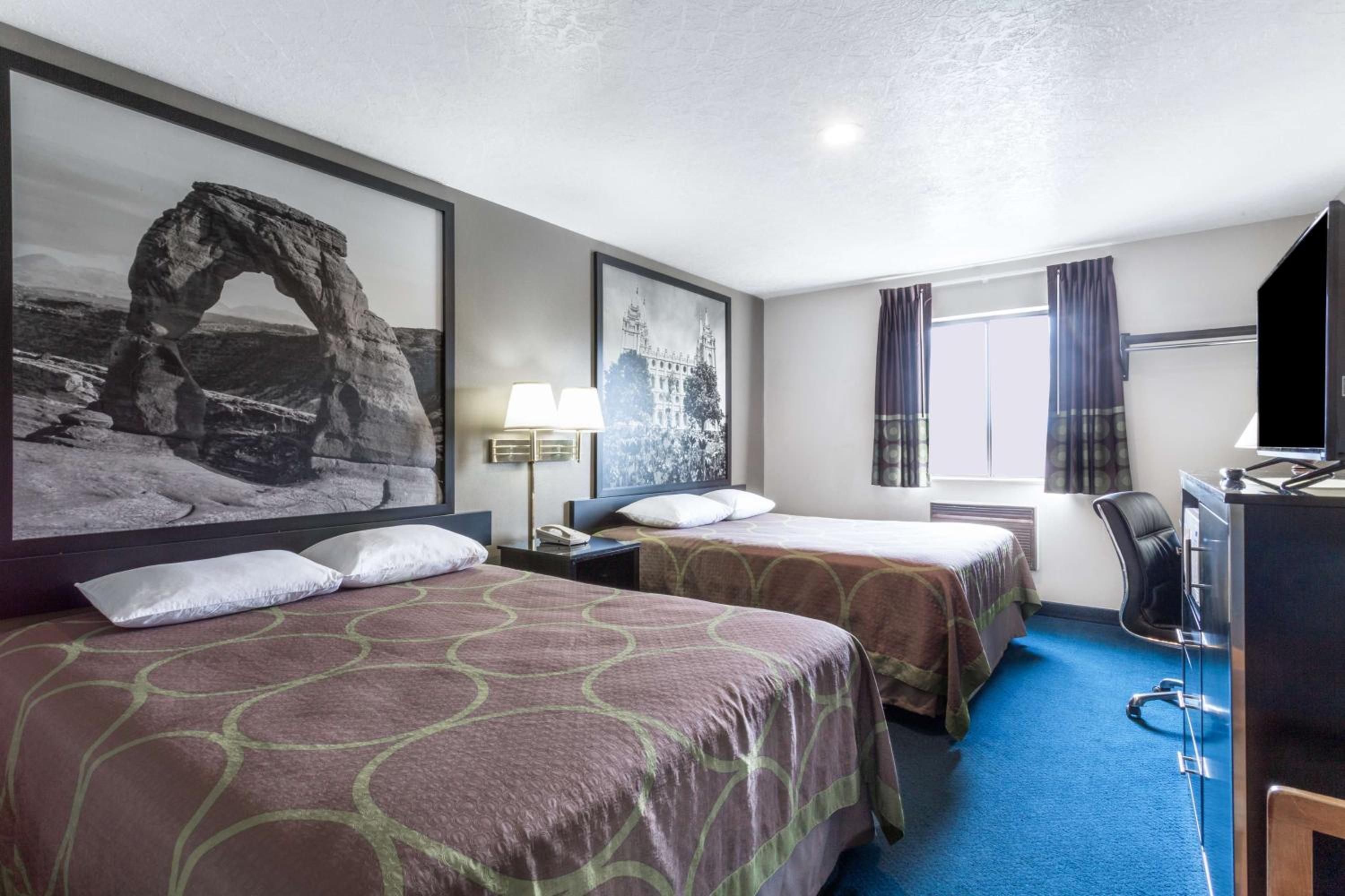 Queen Room with Two Queen Beds - Non-Smoking - Photo 1