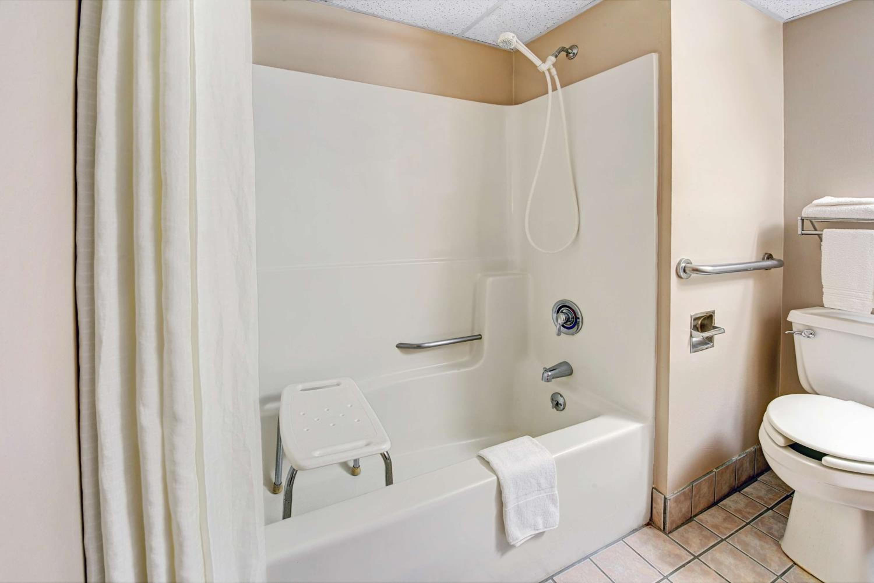 Queen Room - Disability Access/Non-Smoking photo 2