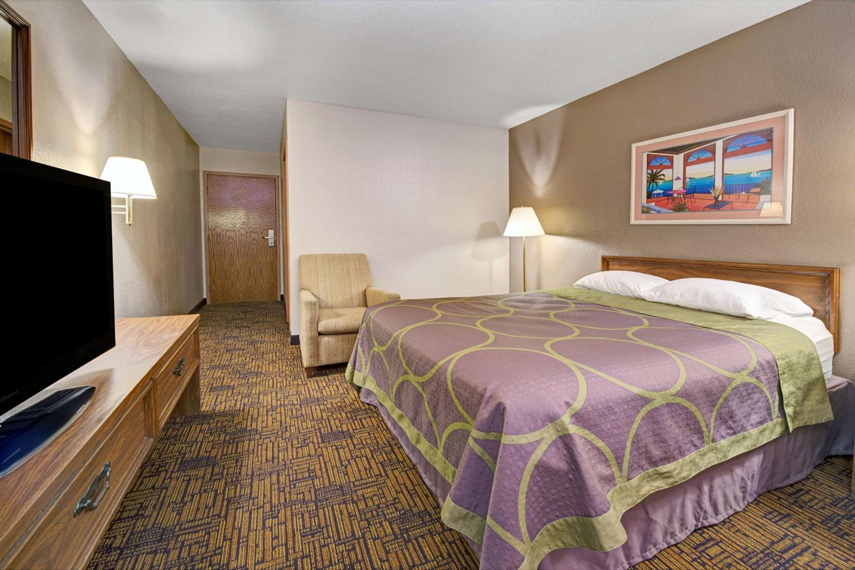 Queen Room - Non-Smoking - Photo 4