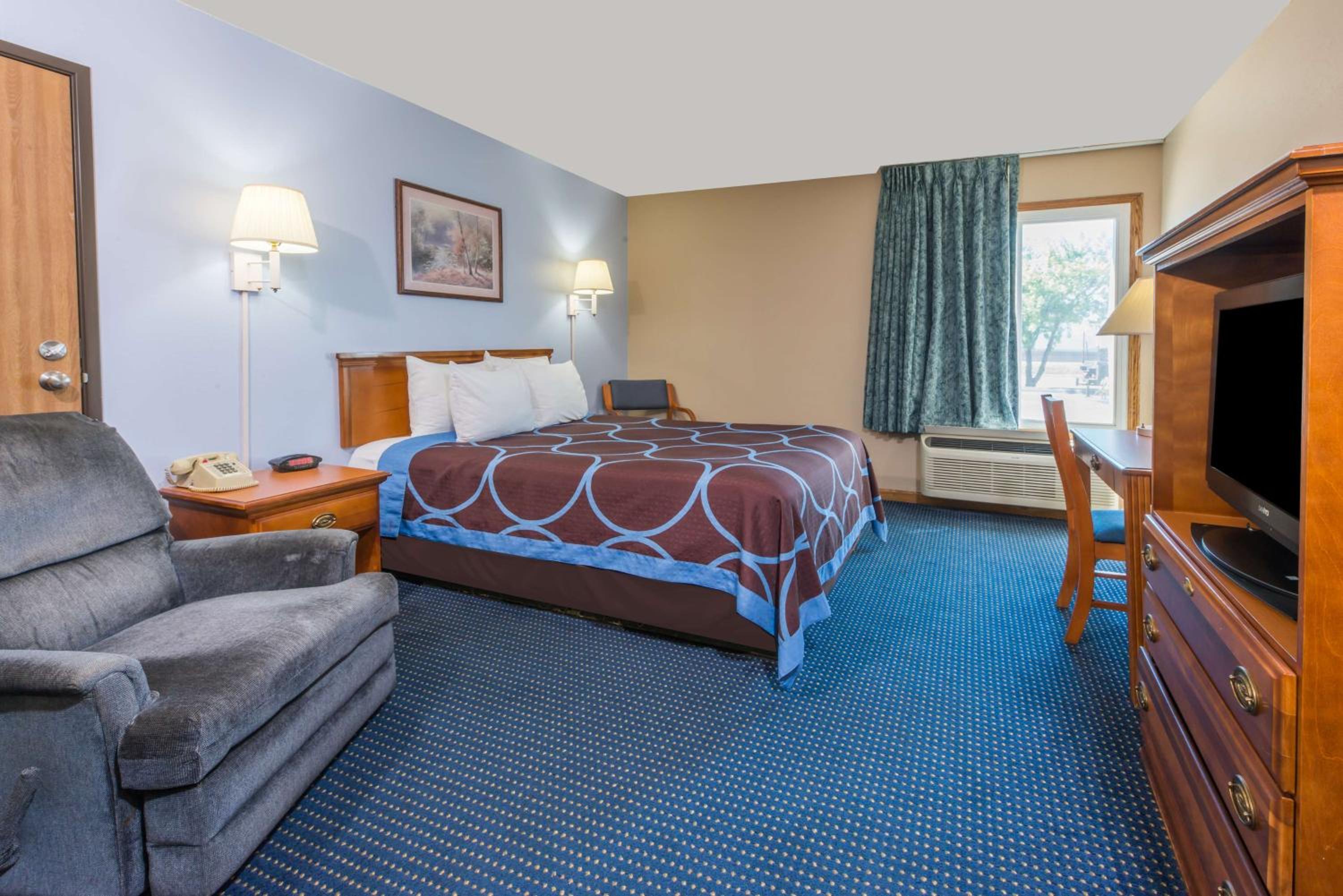 Queen Room - Disability Access/Non-Smoking