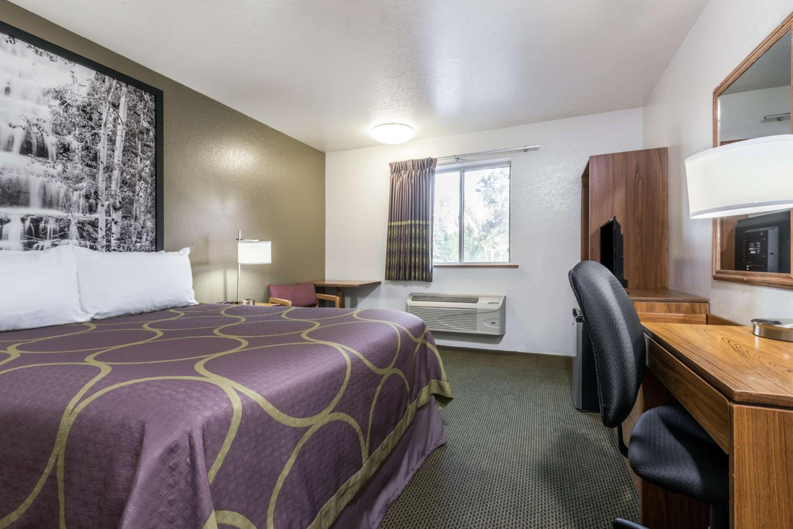 King Room - Non-Smoking - Photo 2