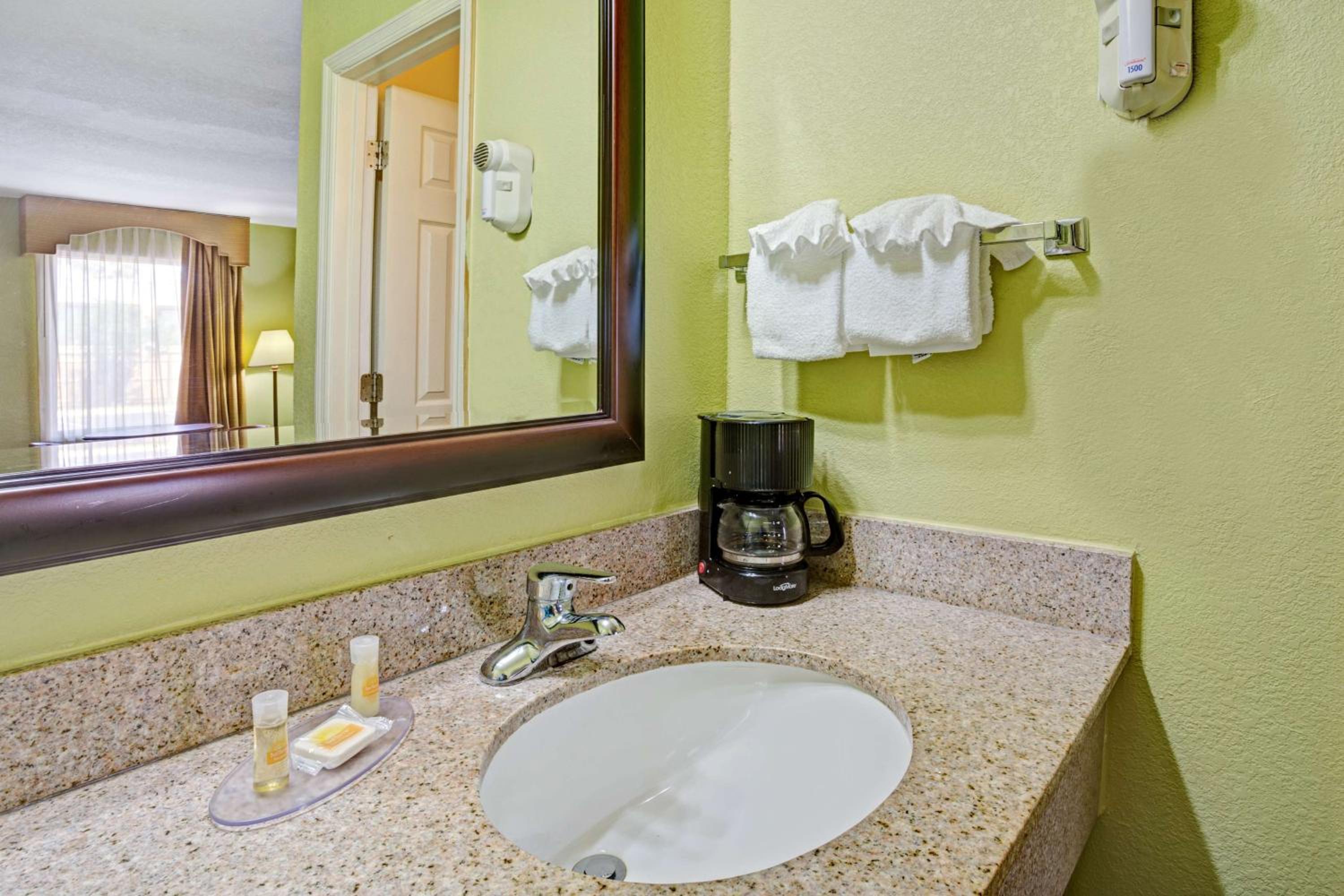 King Room - Disability Access photo 3