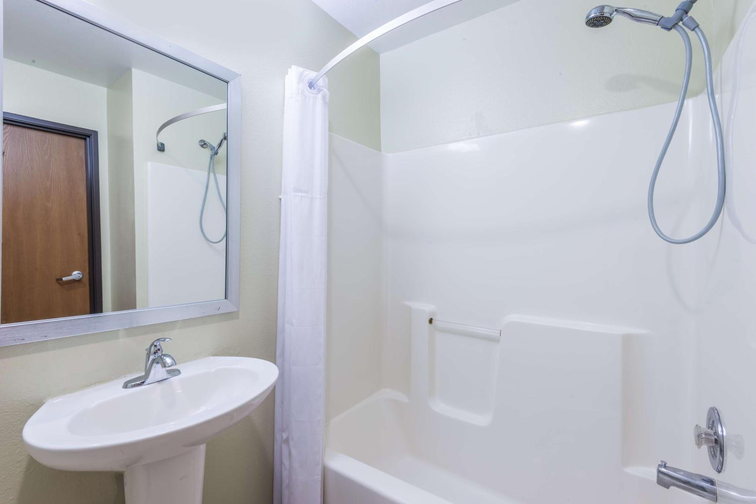 Queen Room - Disability Access/Non-Smoking - Photo 2