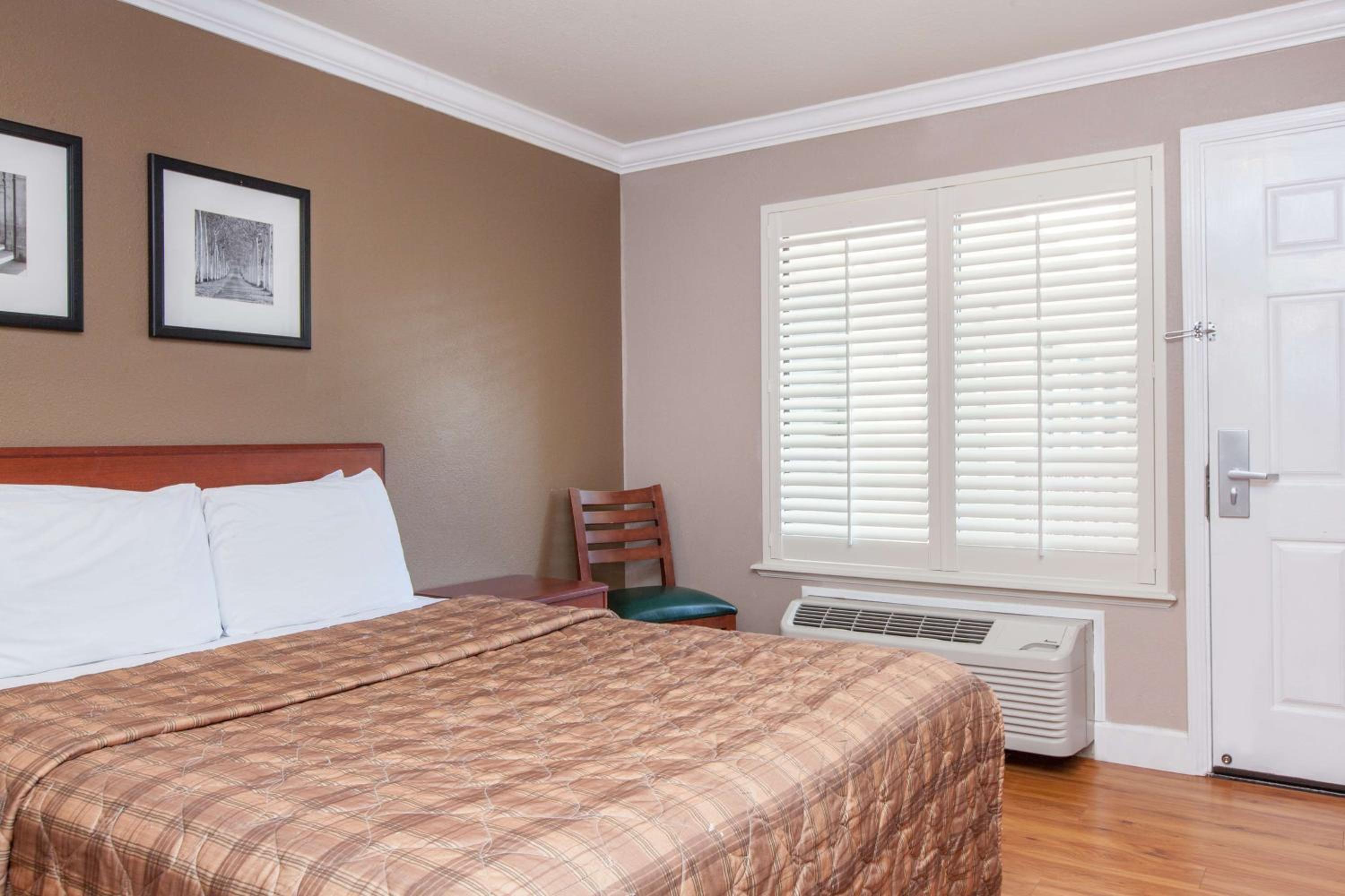 Queen Room - Disability Access/Non-Smoking - Photo 5