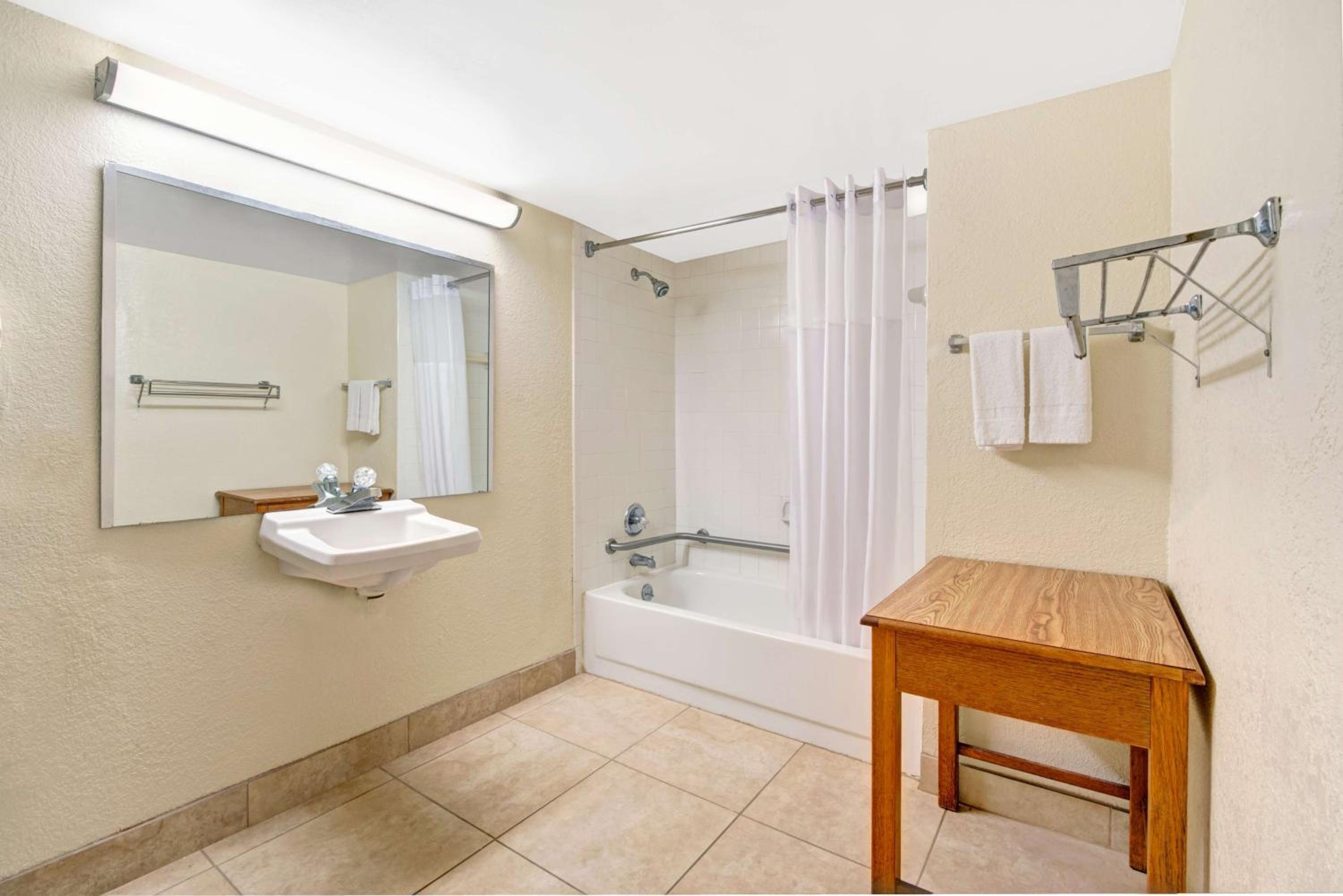 Days Inn by Wyndham Charlotte Northlake, Φωτογραφία 3