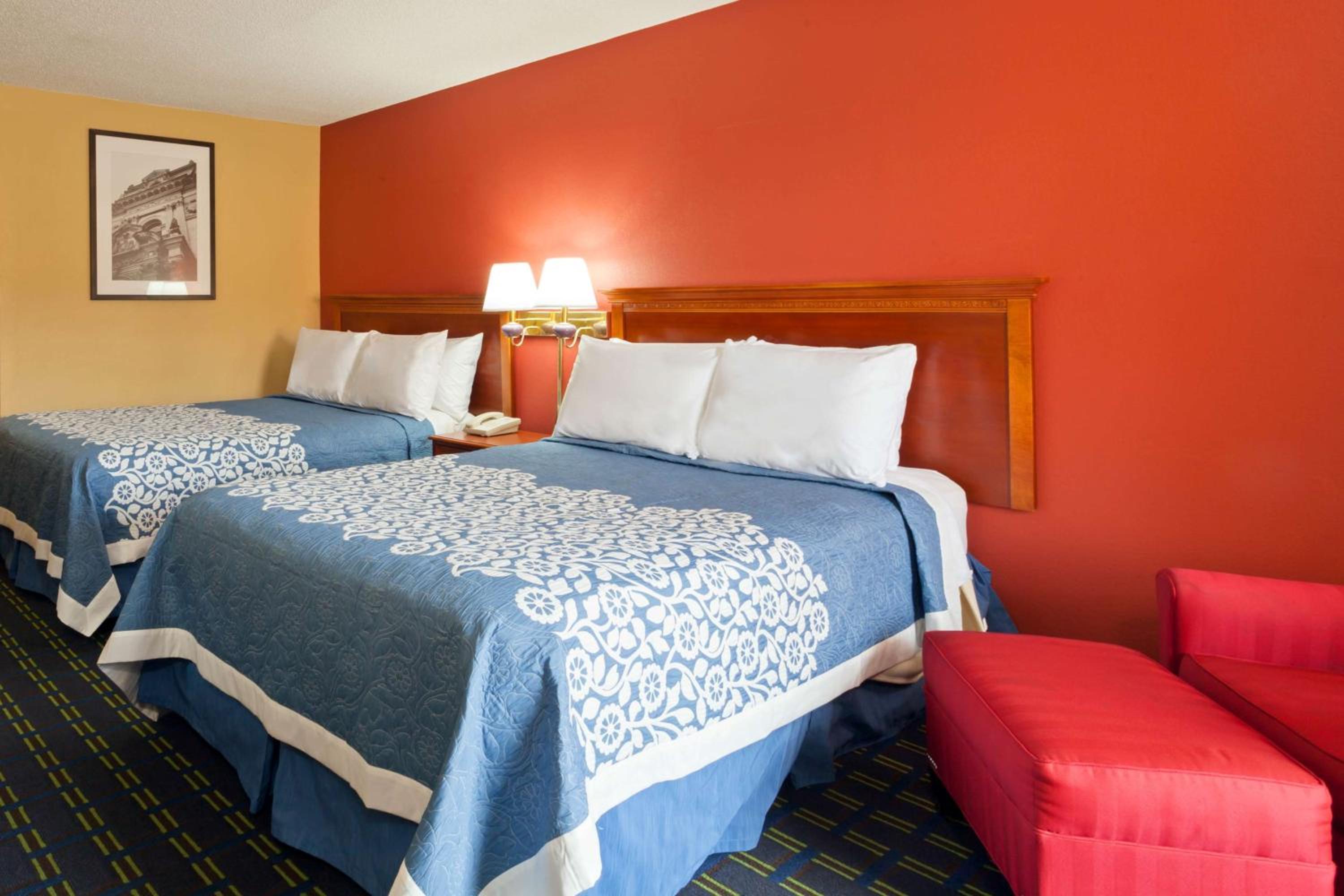 Deluxe Double Room with Two Double Beds - Non-Smoking photo 2