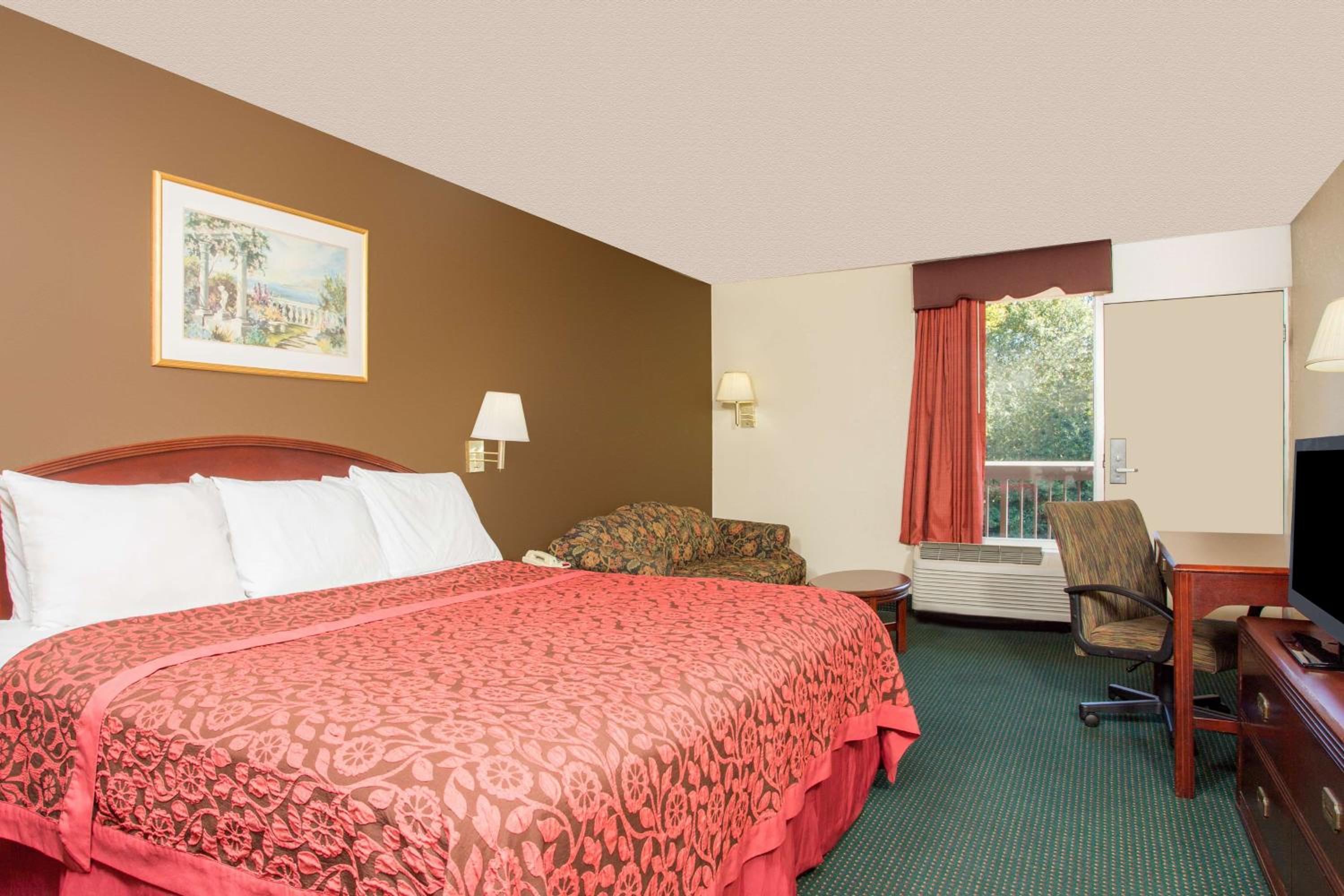 King Room - Non-Smoking - Photo 9