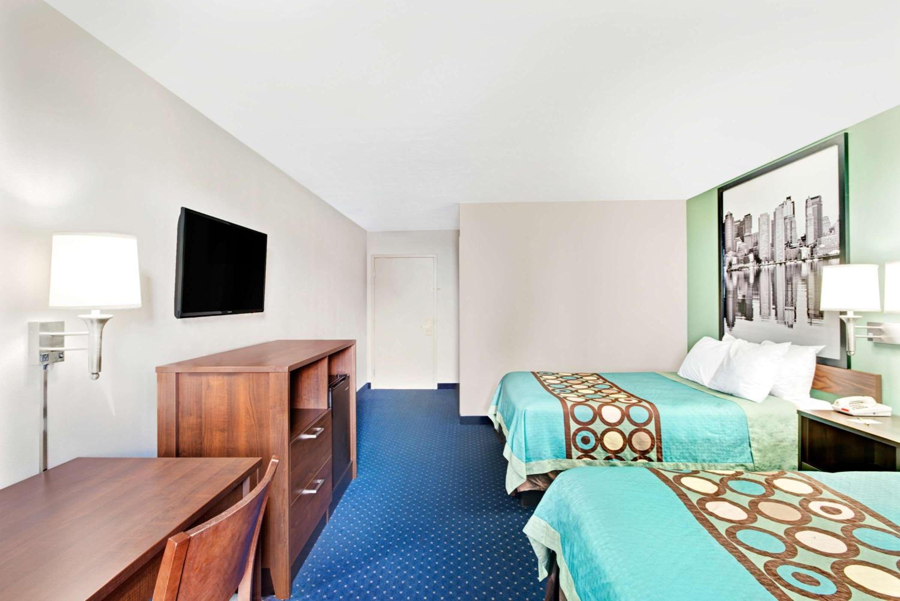 Double Room with Two Double Beds - Smoking - Photo 4