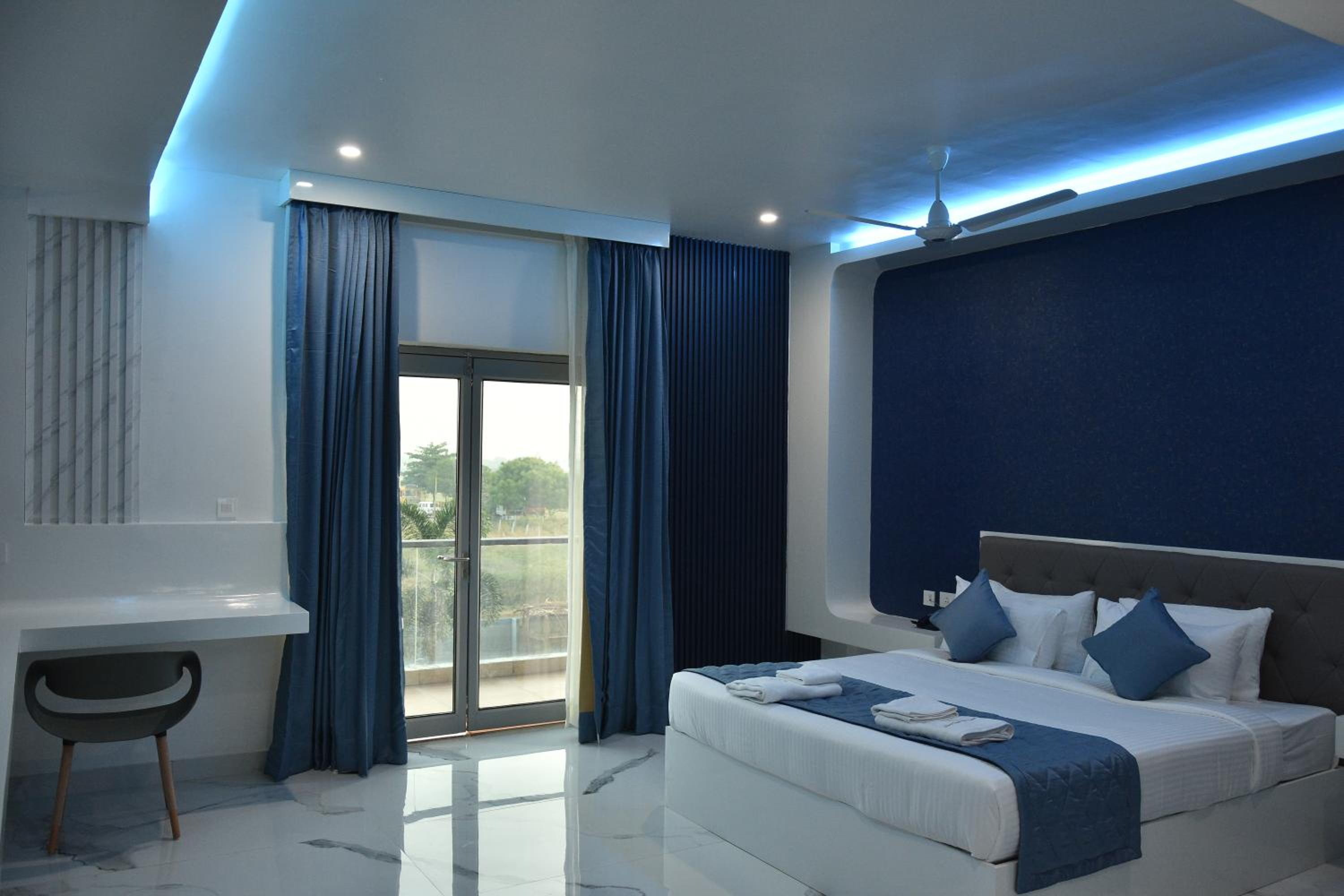 Double or Twin Room with Garden View photo 3