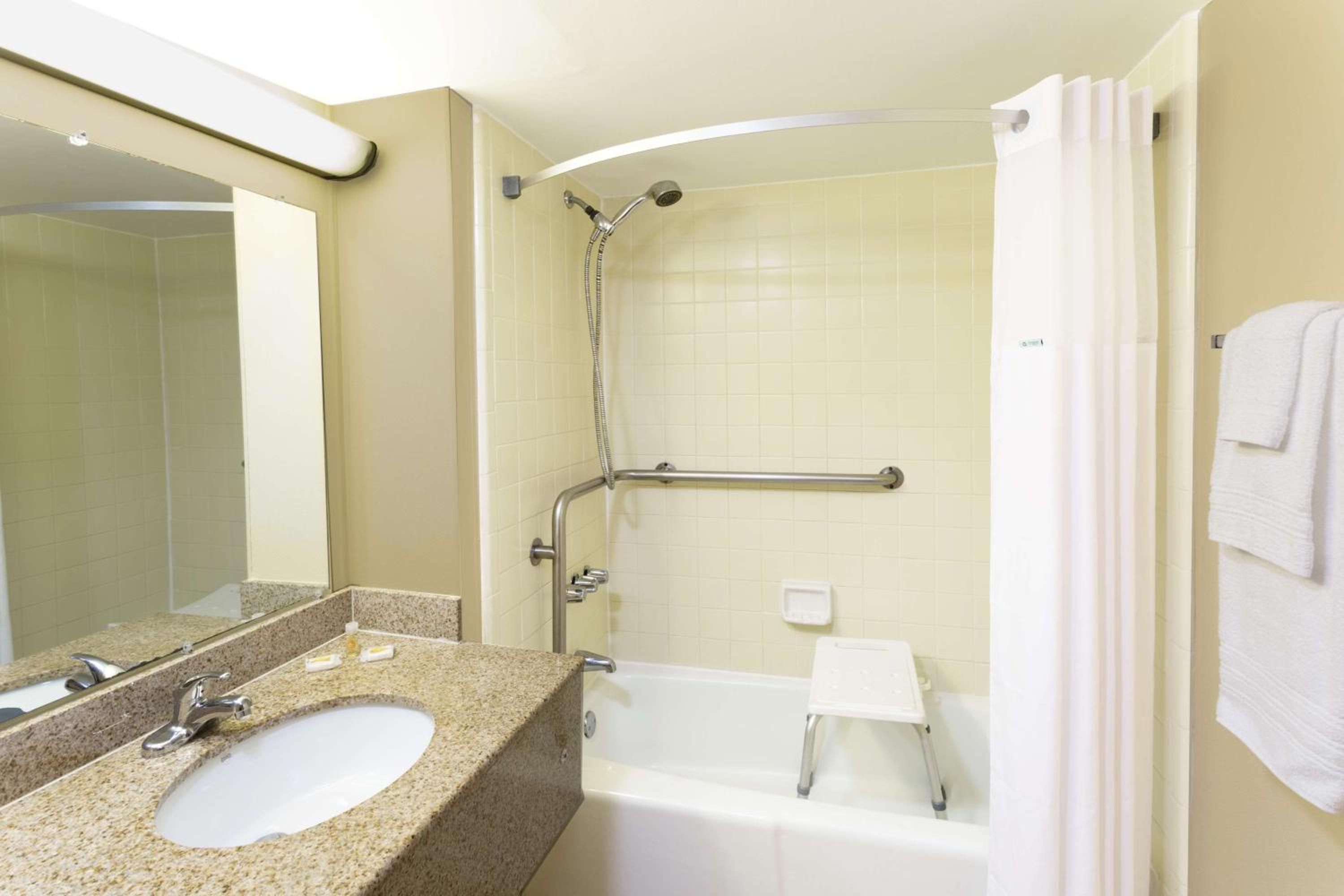 Days Inn by Wyndham Mt Pleasant-Charleston-Patriots Point, Photo 4